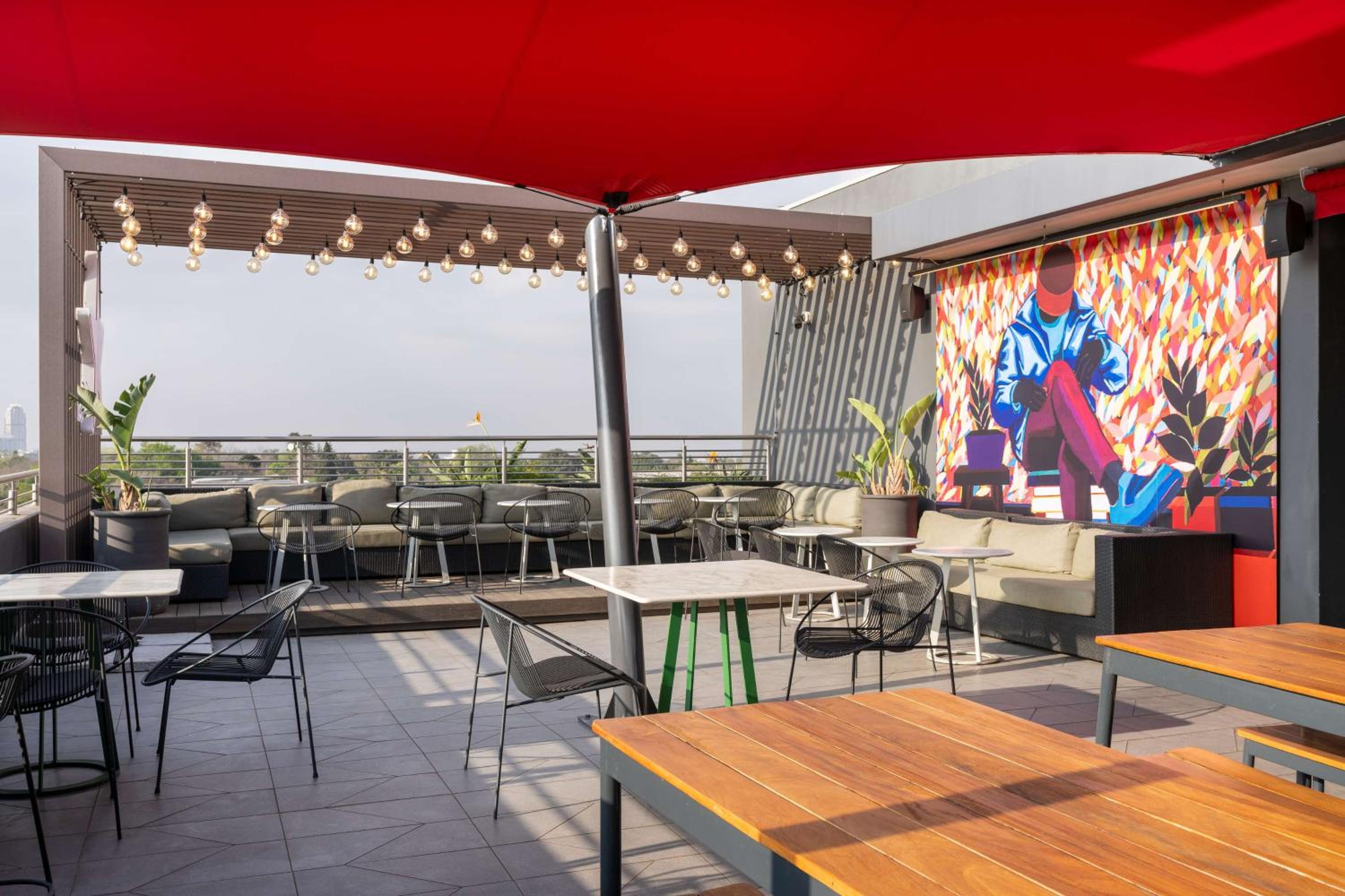Johannesburg Vacations - Radisson RED Hotel Johannesburg Rosebank - Property Image 70