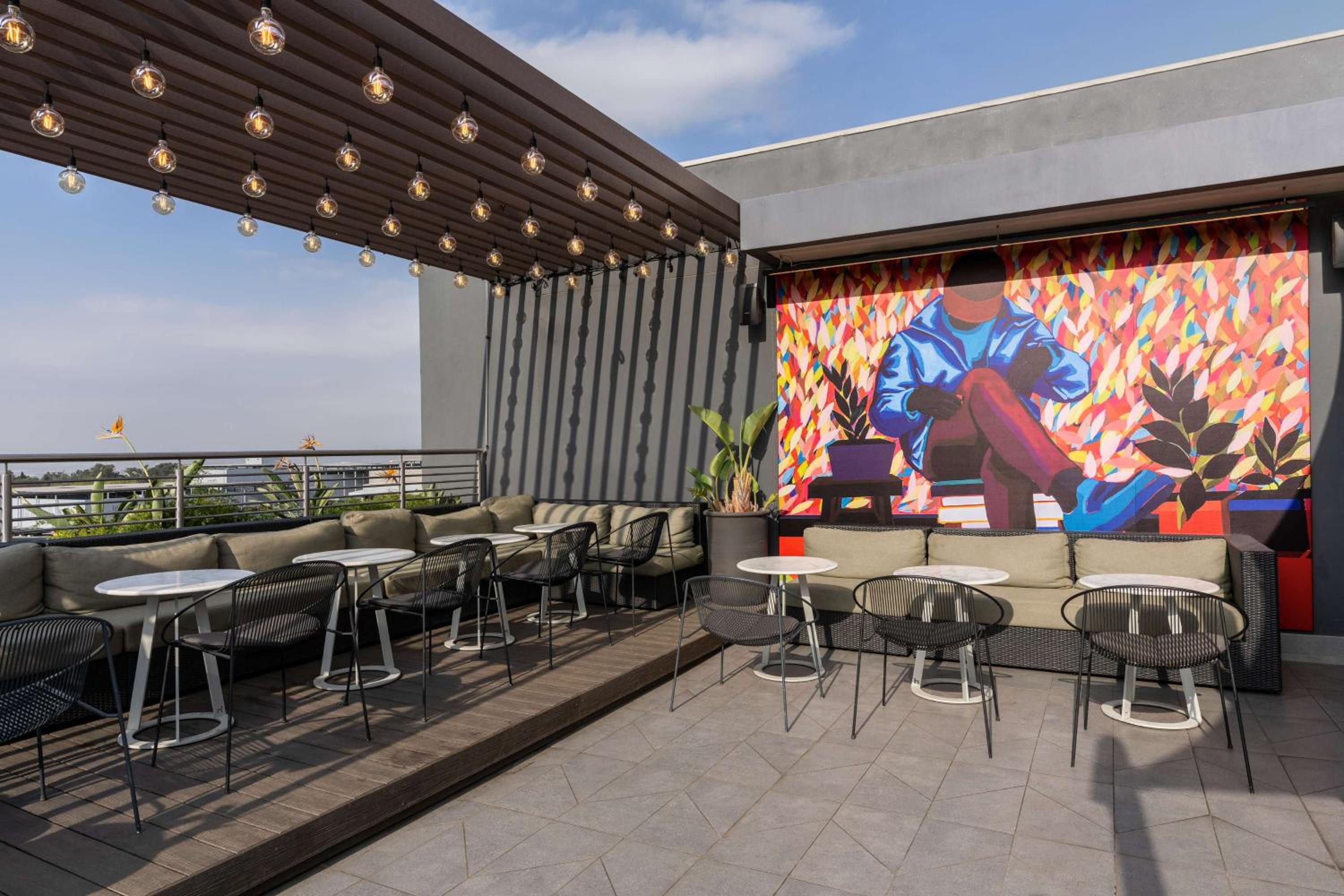 Johannesburg Vacations - Radisson RED Hotel Johannesburg Rosebank - Property Image 69