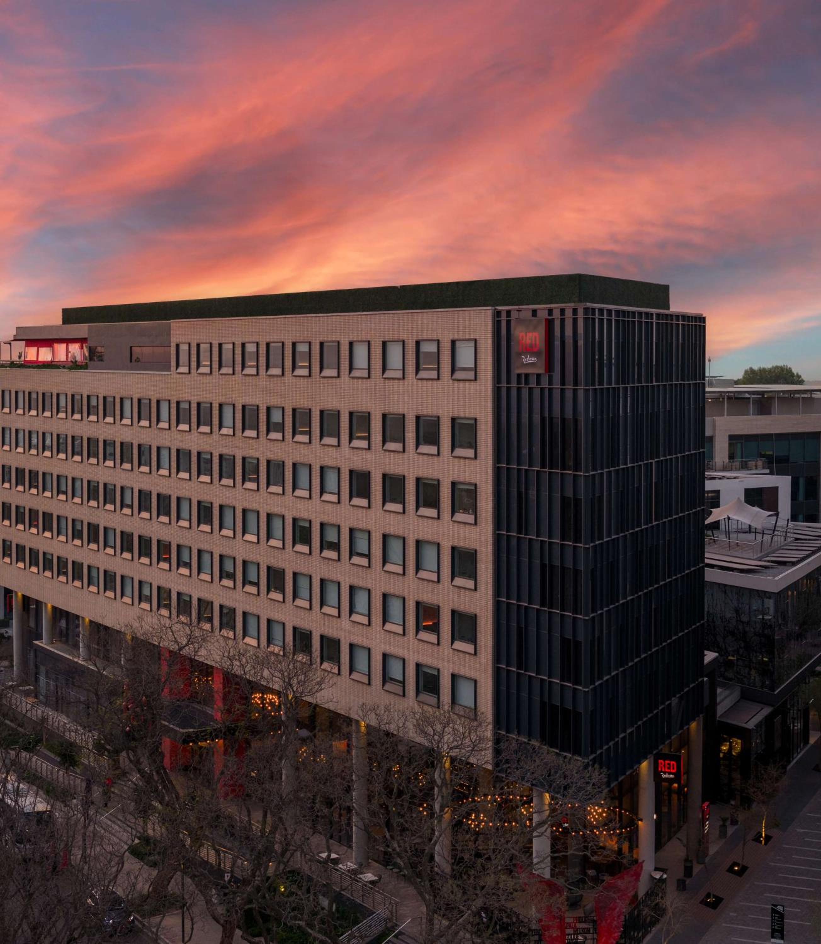 Johannesburg Vacations - Radisson RED Hotel Johannesburg Rosebank - Property Image 48