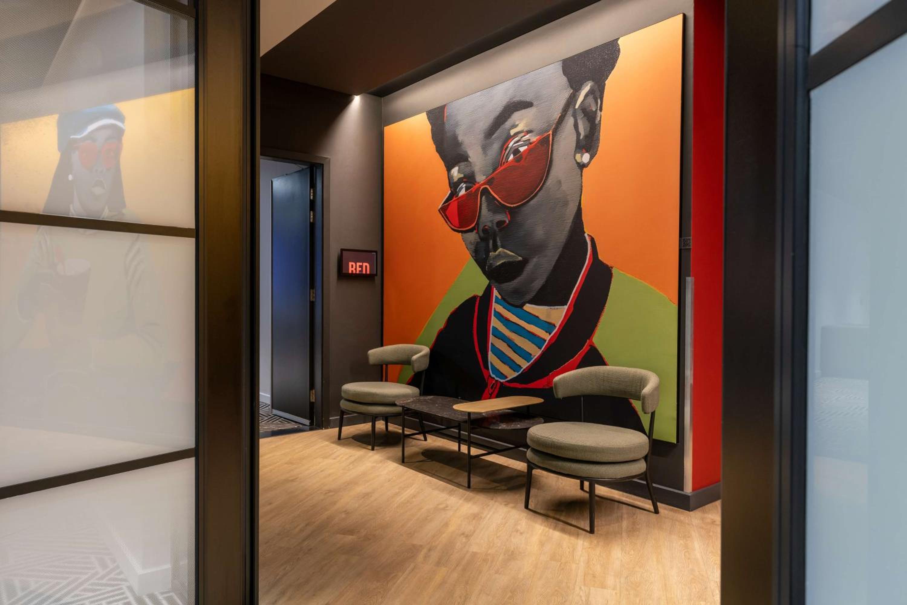 Johannesburg Vacations - Radisson RED Hotel Johannesburg Rosebank - Property Image 97