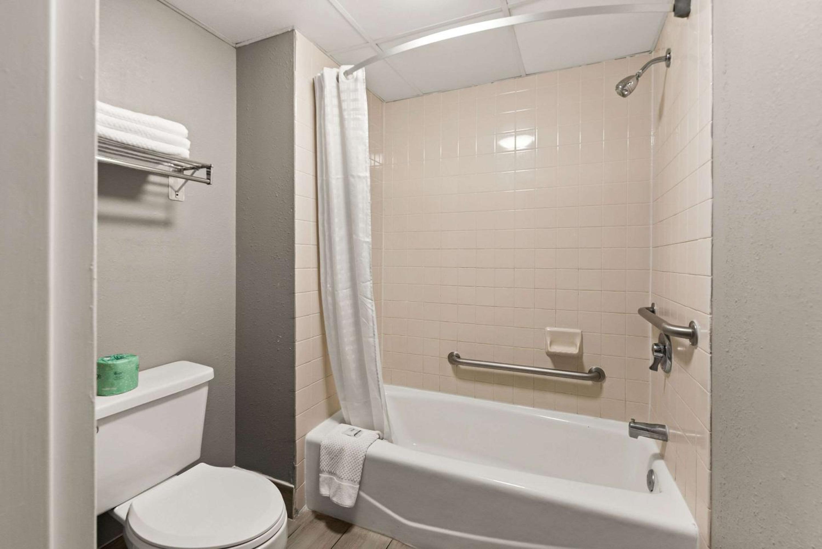 Rodeway Inn Brooklawn