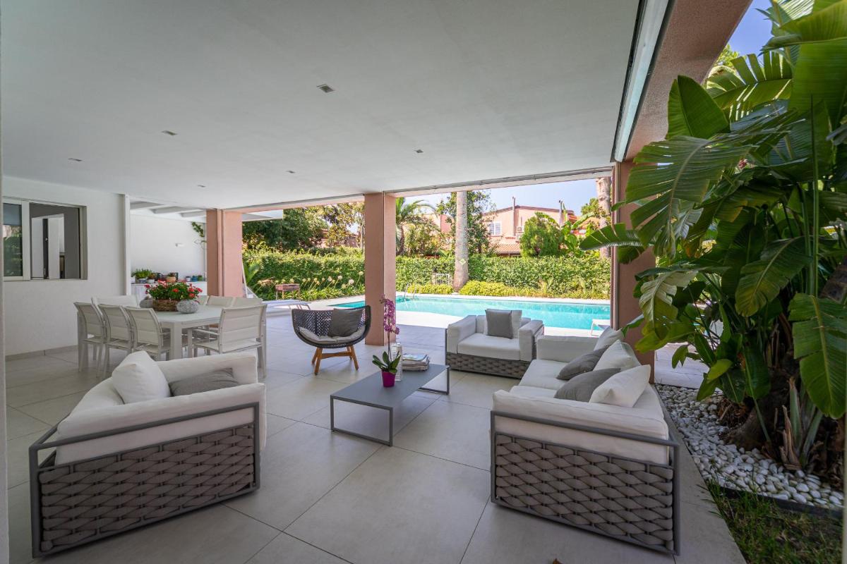 outdoor BBQ area