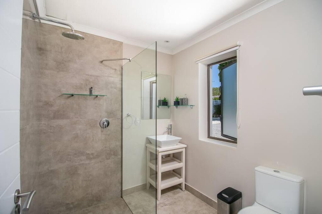 Modern 1 bedroom non-seafacing unit on luxury golf estate view 3