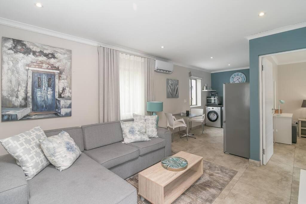 Modern 1 bedroom non-seafacing unit on luxury golf estate view 4