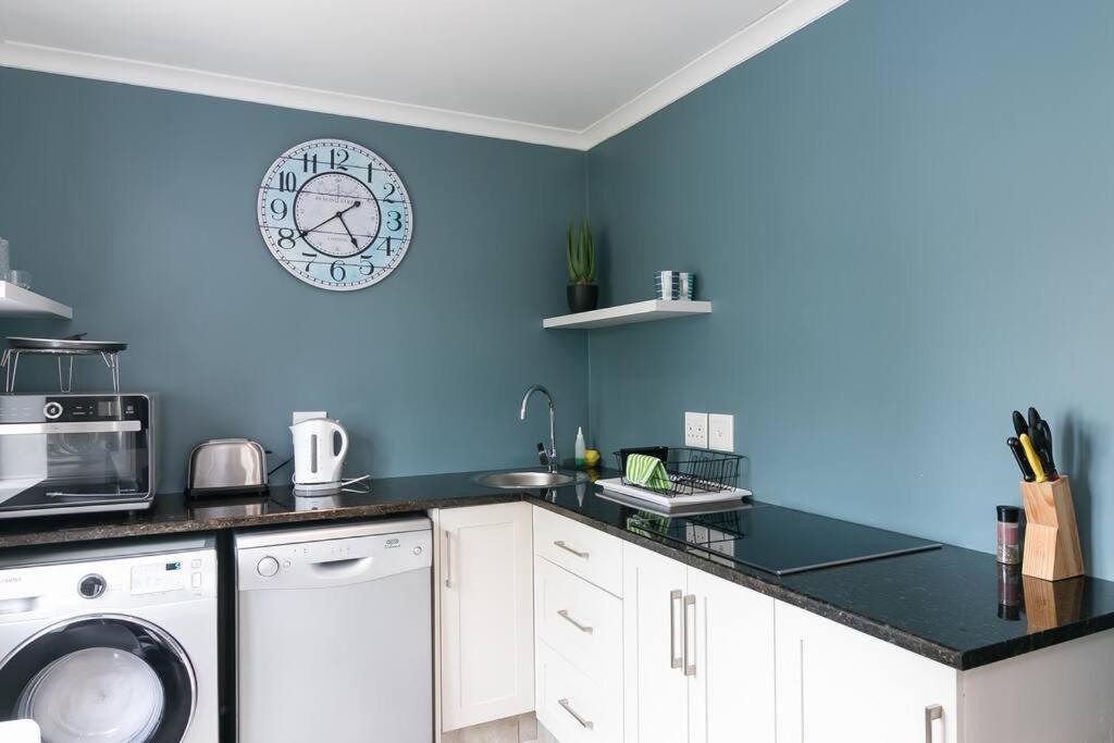 Modern 1 bedroom non-seafacing unit on luxury golf estate view 5