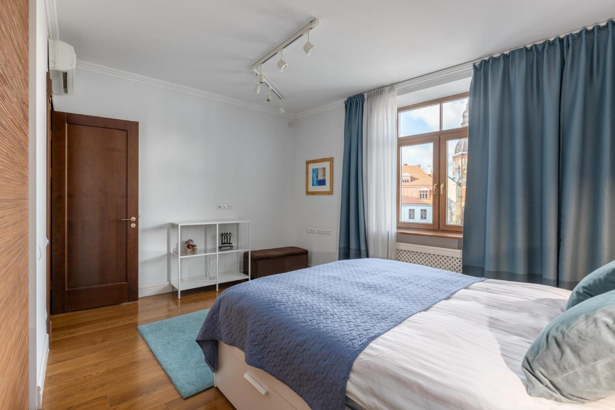 1BD Apartment with Old Town View view 3