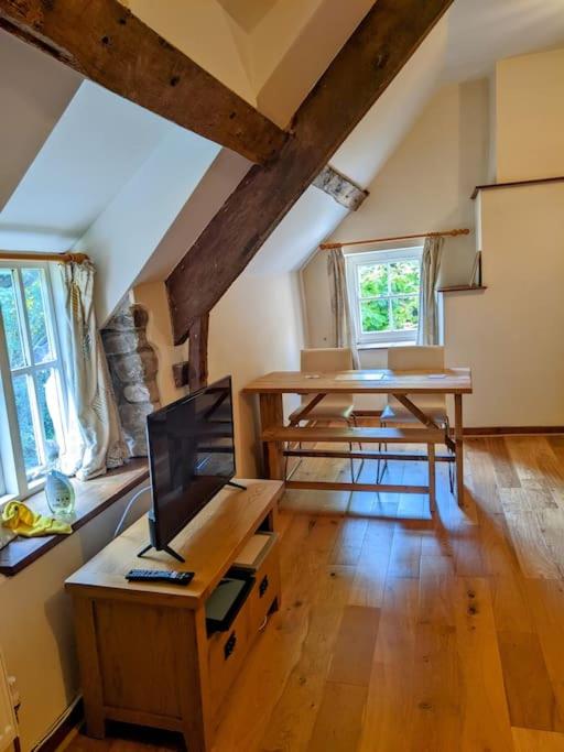 The Old Granary Farm Cottage view 4