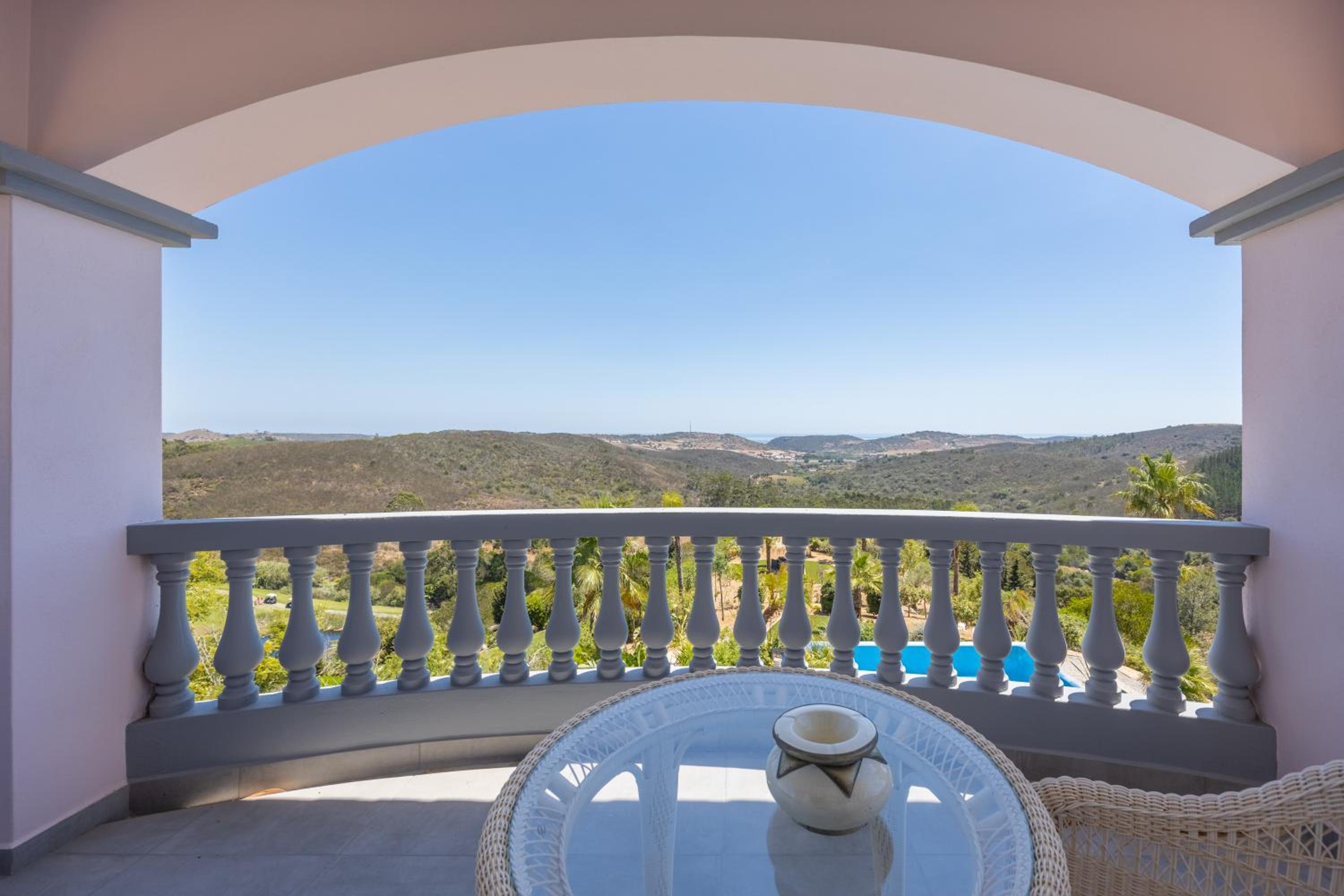 Villa Surga, a luxurious and exclusive romantic villa in the Algarve view 4