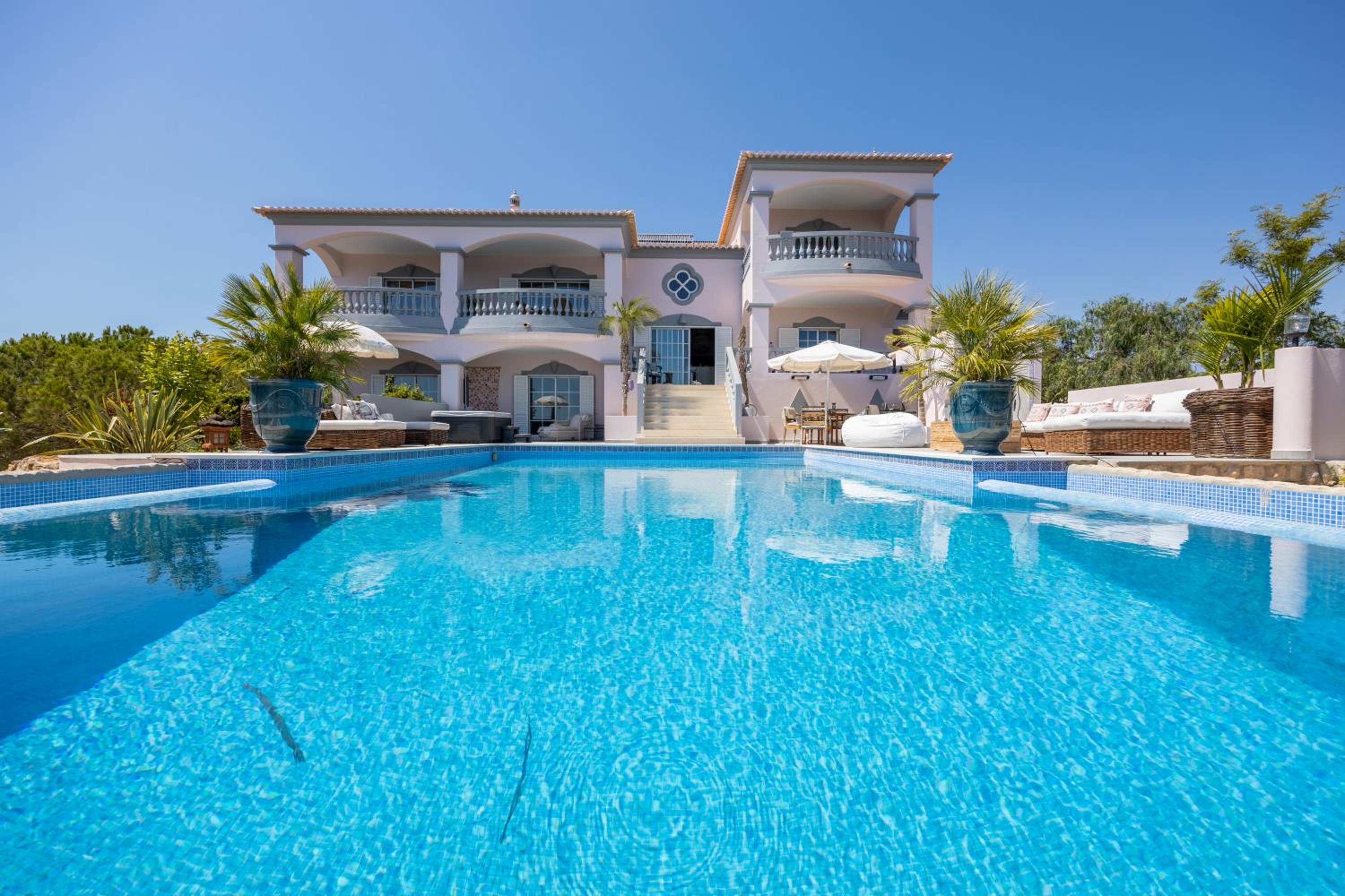 Villa Surga, a luxurious and exclusive romantic villa in the Algarve view 2