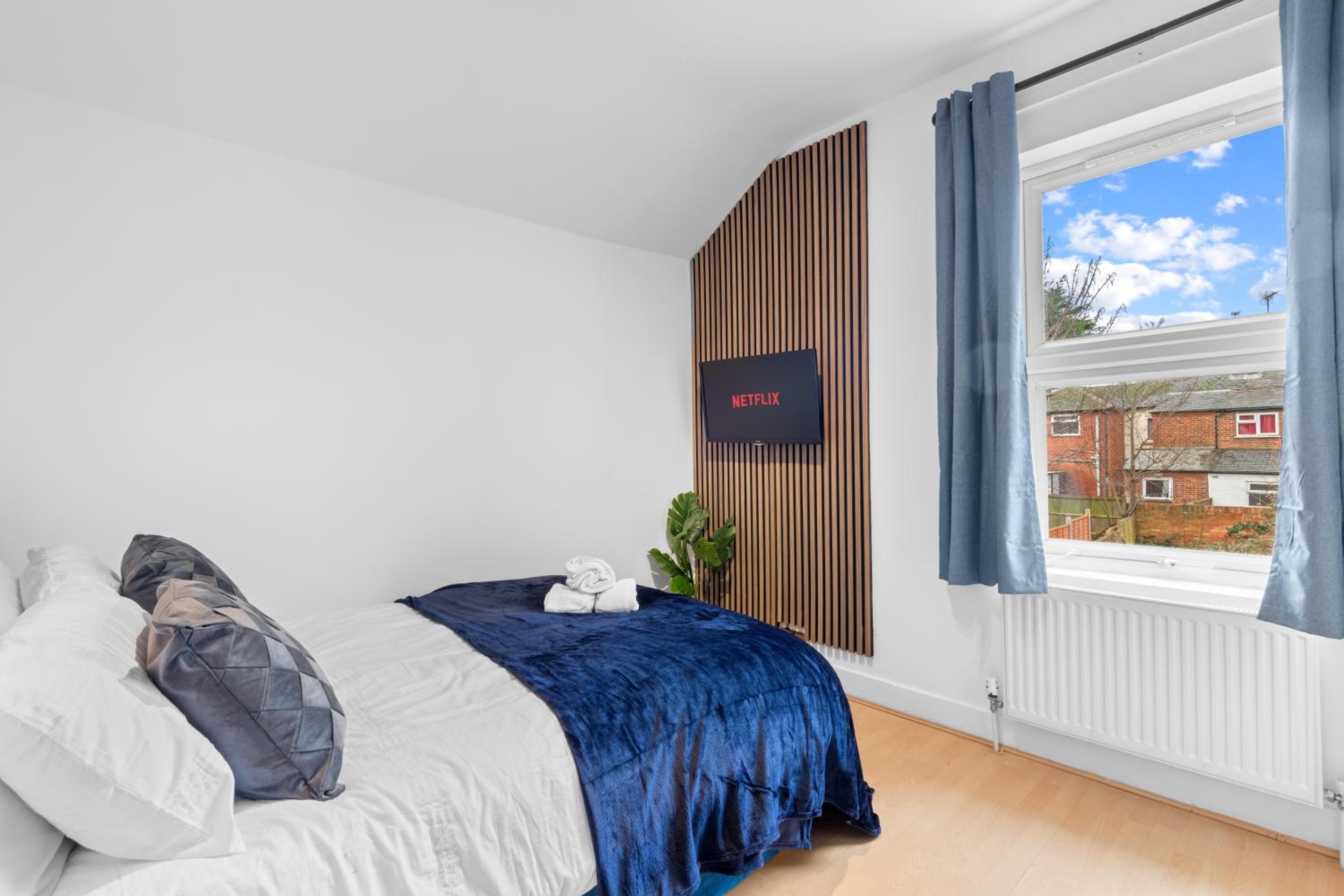 Amazing, Spacious 4BR Home: Weekly or Monthly Stays view 5