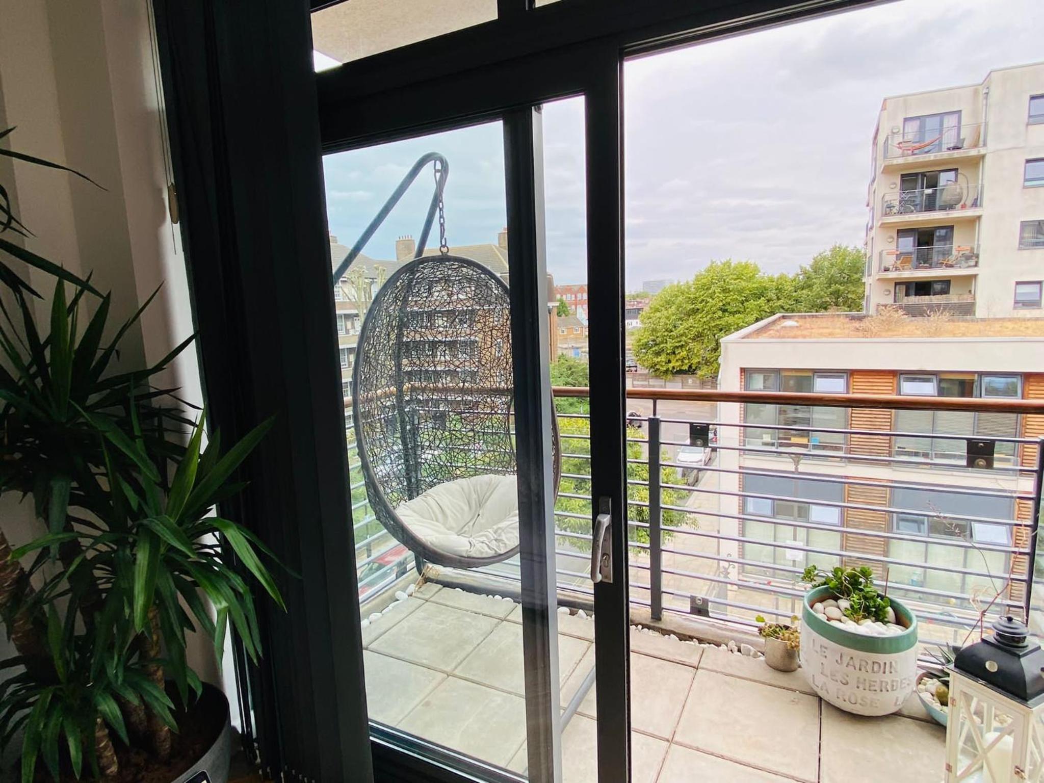 Cosy 1 bedroom apartment with balcony near Chiswick