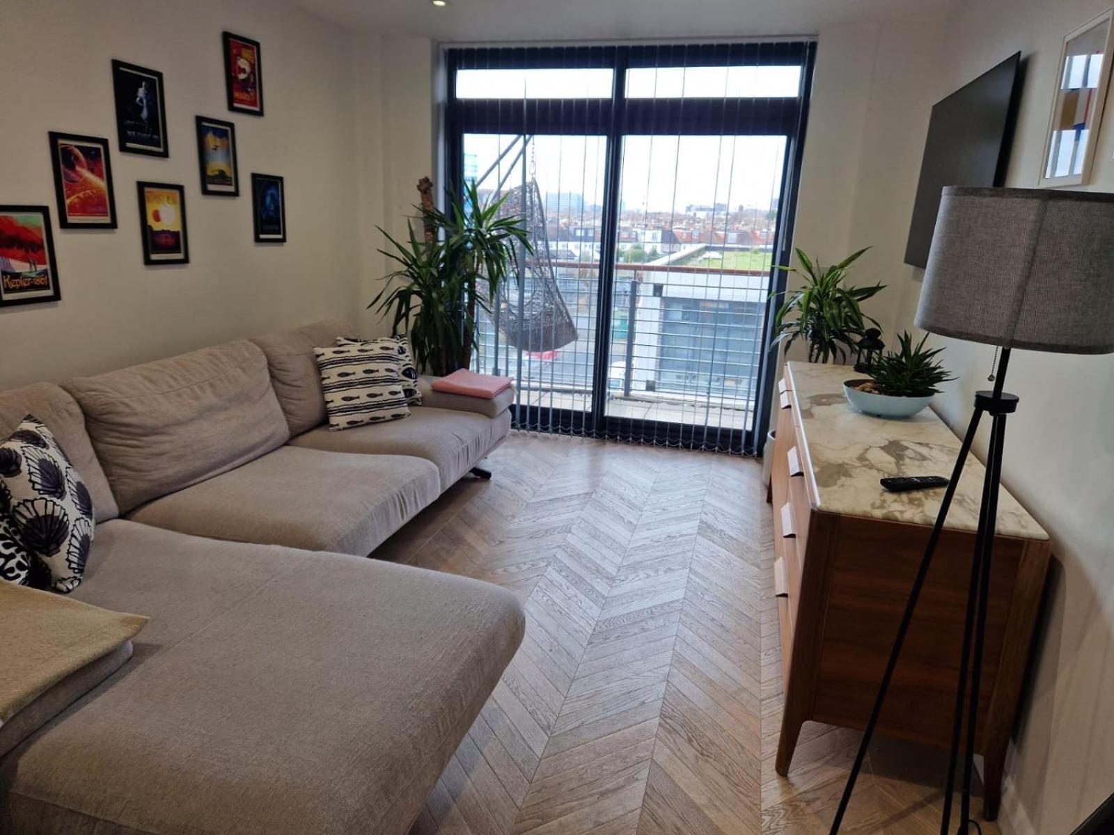 Cosy 1 bedroom apartment with balcony near Chiswick