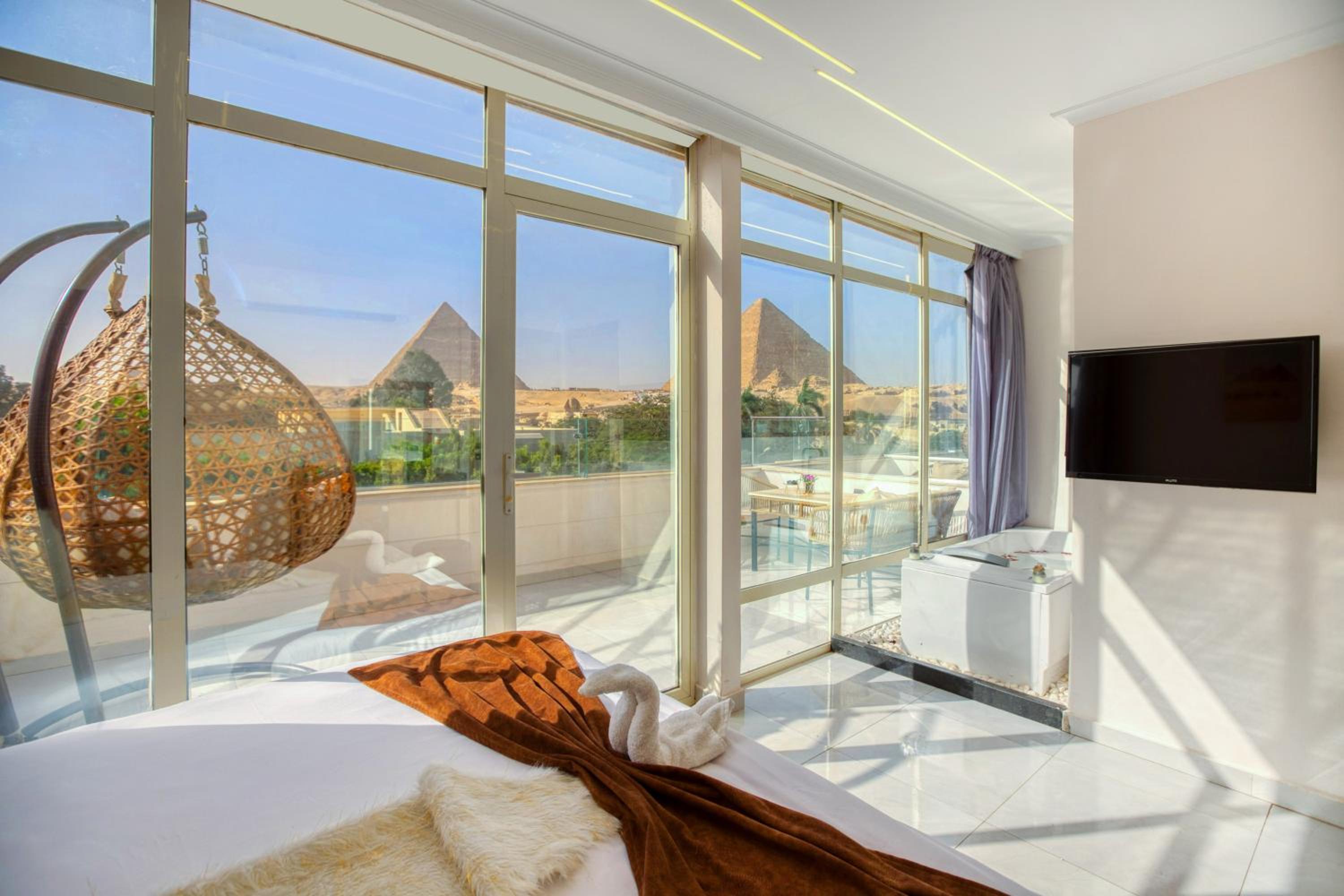 Tree Lounge Pyramids View INN , Sphinx Giza