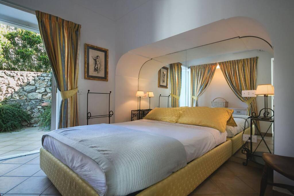 Luxury Villa Zaffiro - Pool, Garden and Sea View view 4