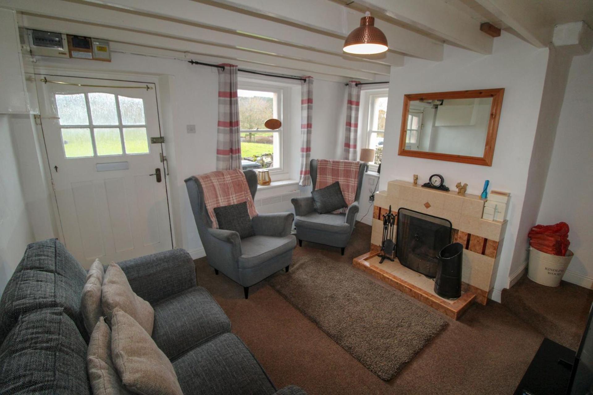 Greenside Cottage traditional cottage overlooking Caldbecks duck pond
