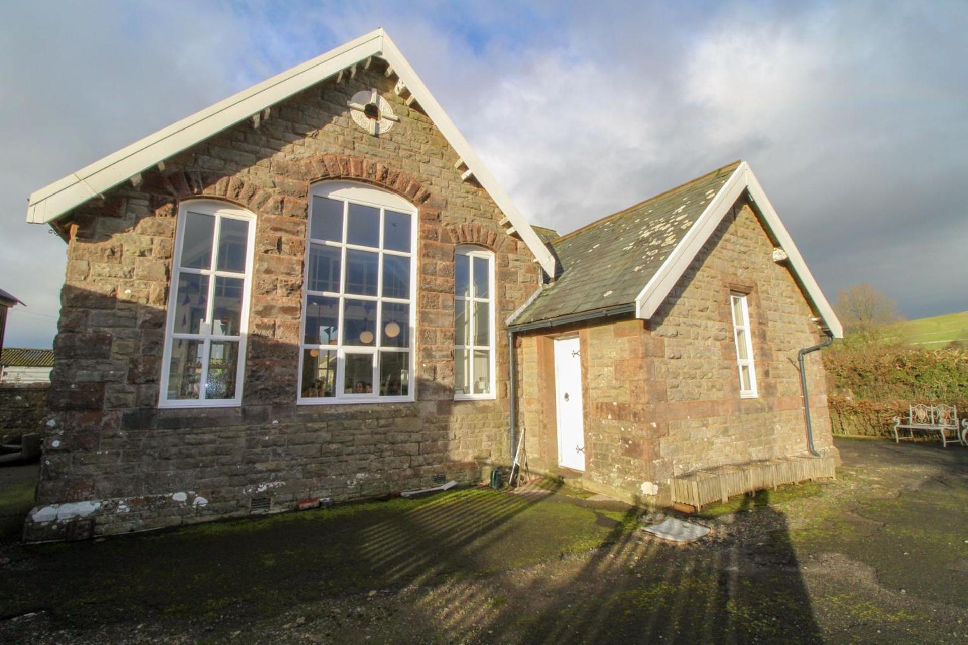 Greenside Cottage traditional cottage overlooking Caldbecks duck pond