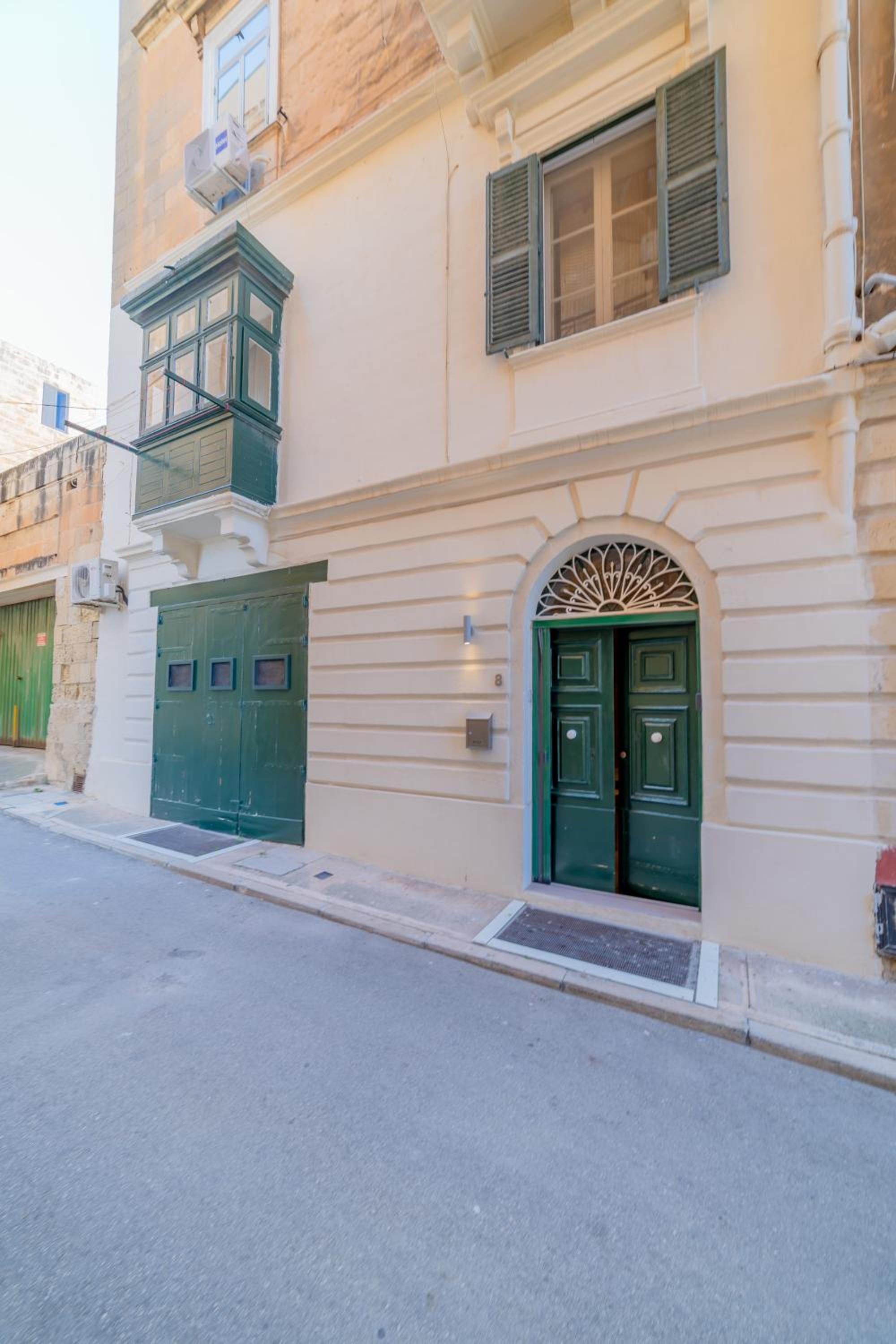Typical Maltese town house just outside Valletta view 5