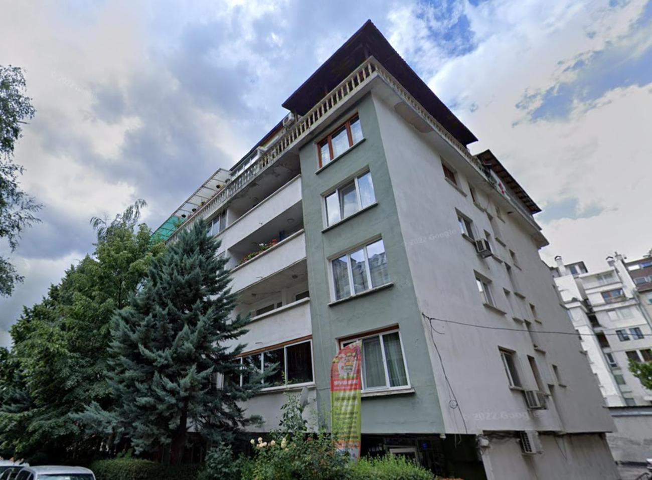 2BDR Duplex Apartment with Parking