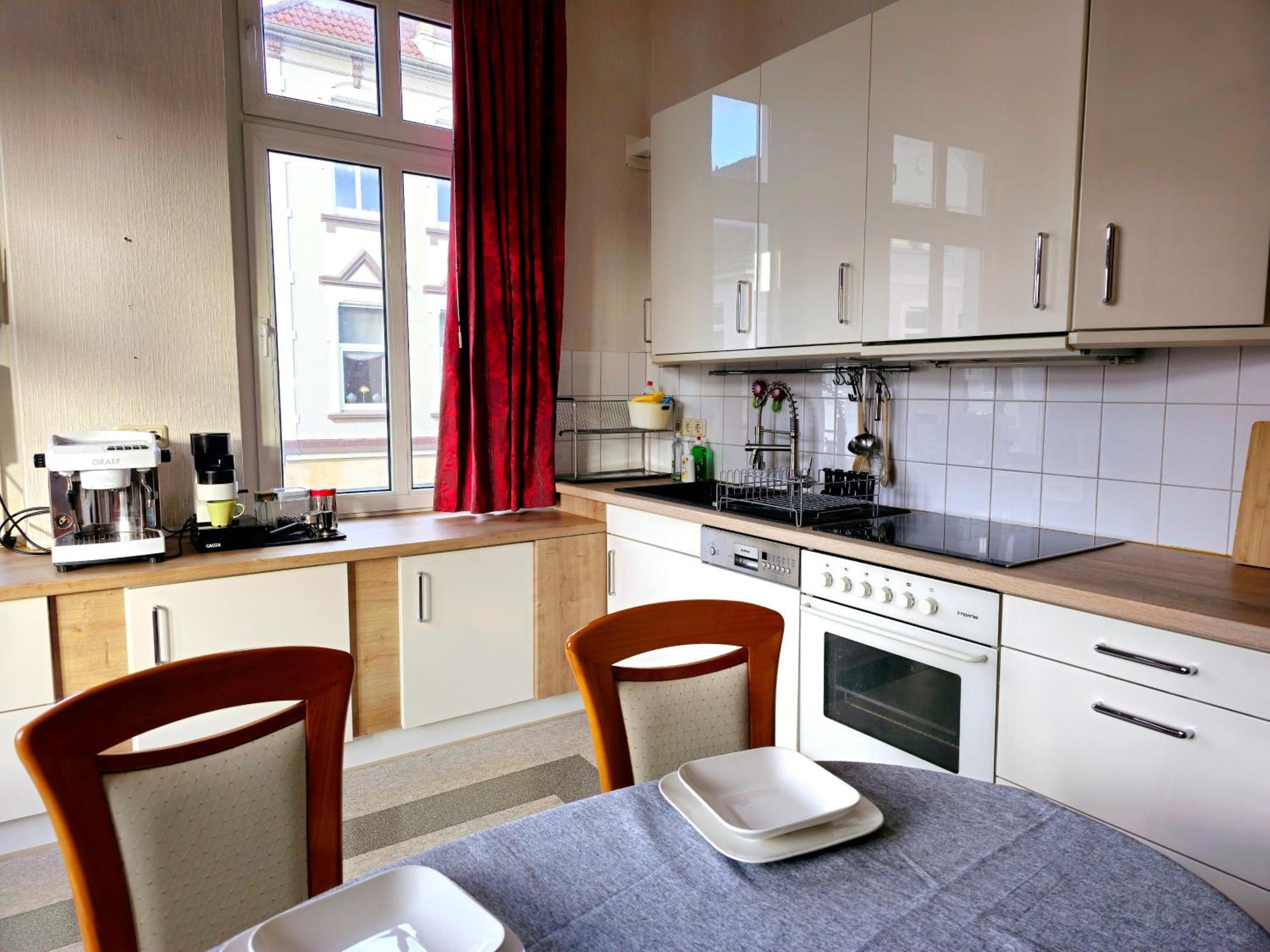 135qm 4 Zimmer Ferienwohnung in Stadtnähe, Wintergarten Parkplatz
