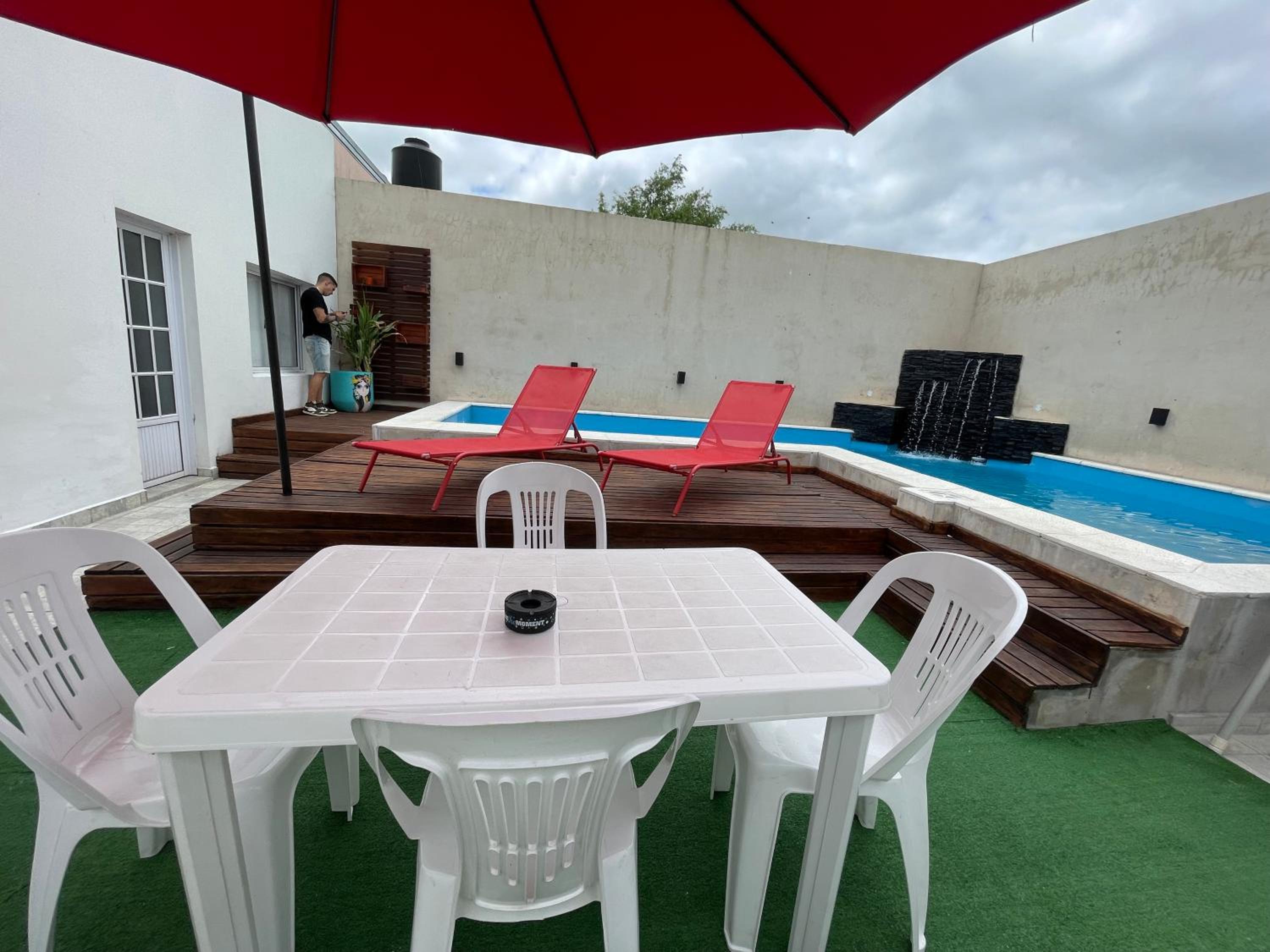 Casa con Piscina Semi Céntrica