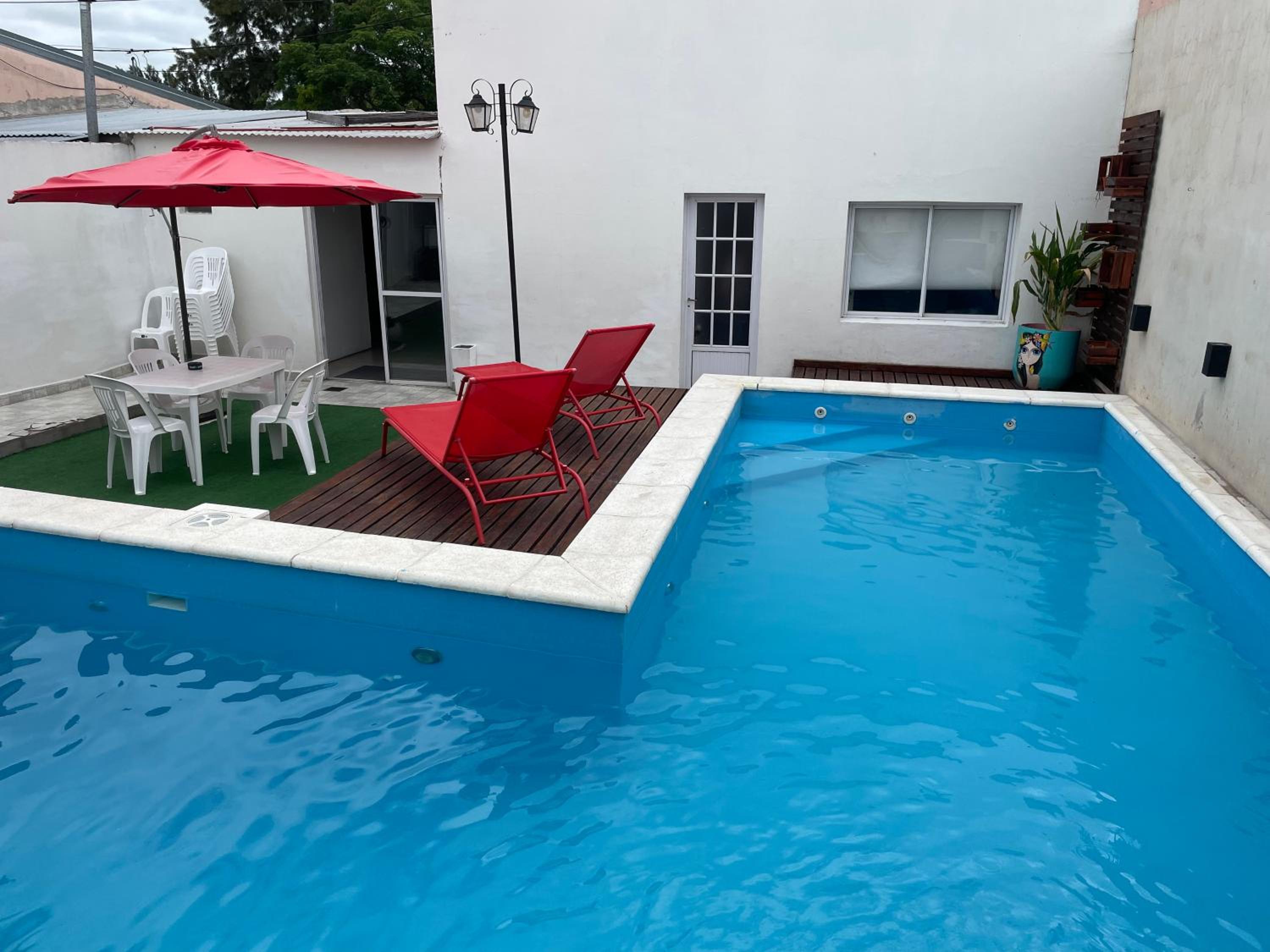 Casa con Piscina Semi Céntrica