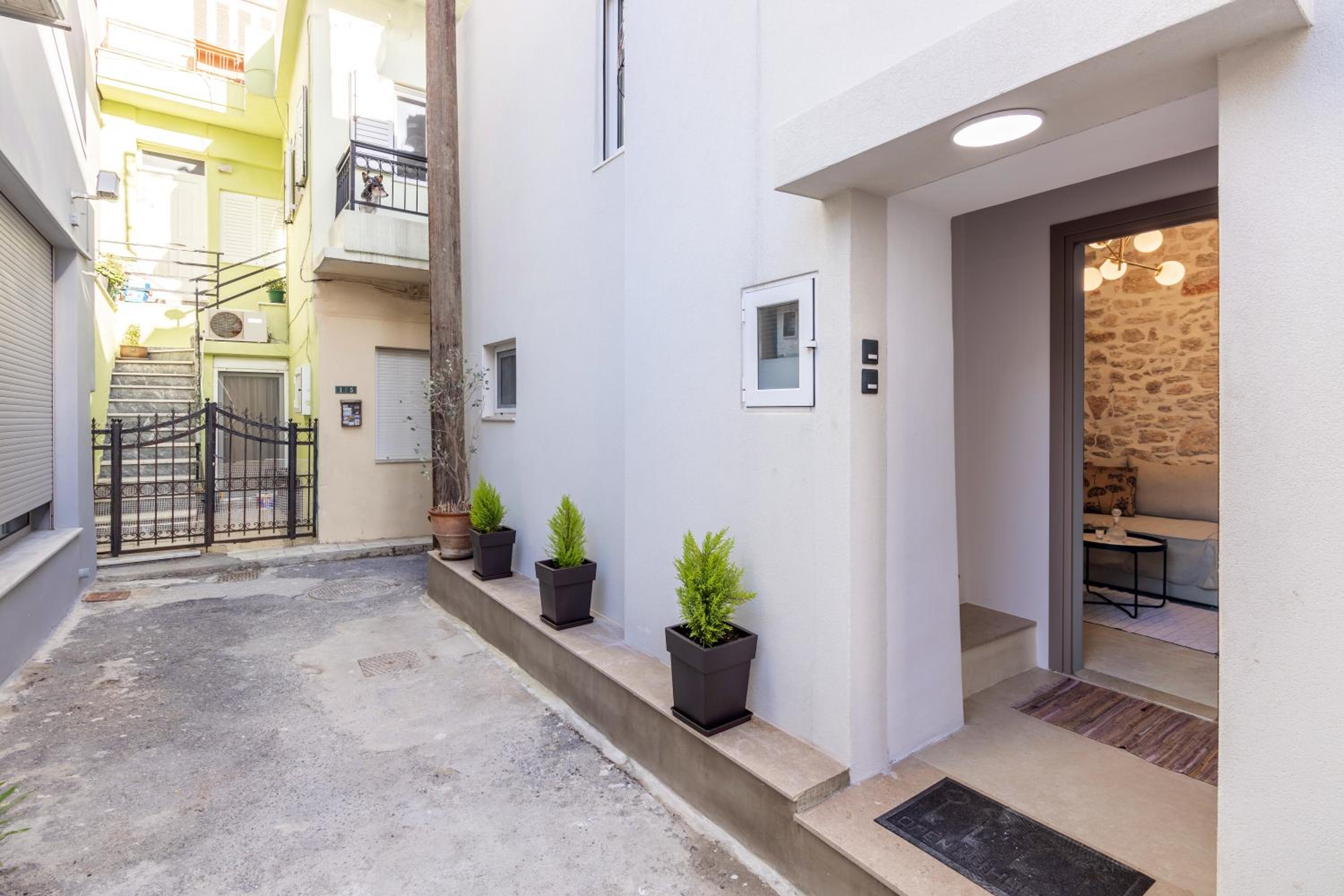 Efrosini Apartments
