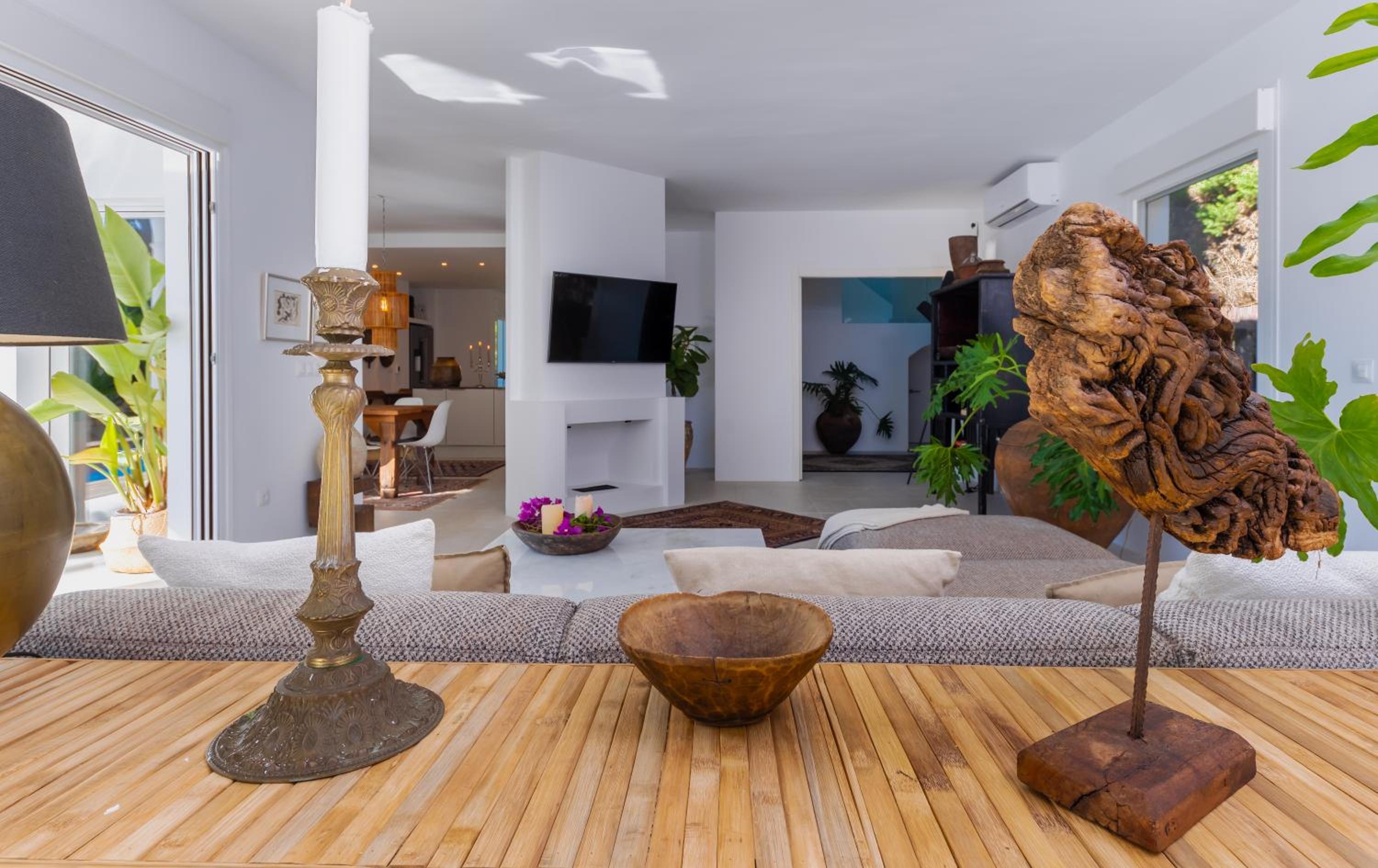 Unique Luxury Beach Side Villa with Heated Pool
