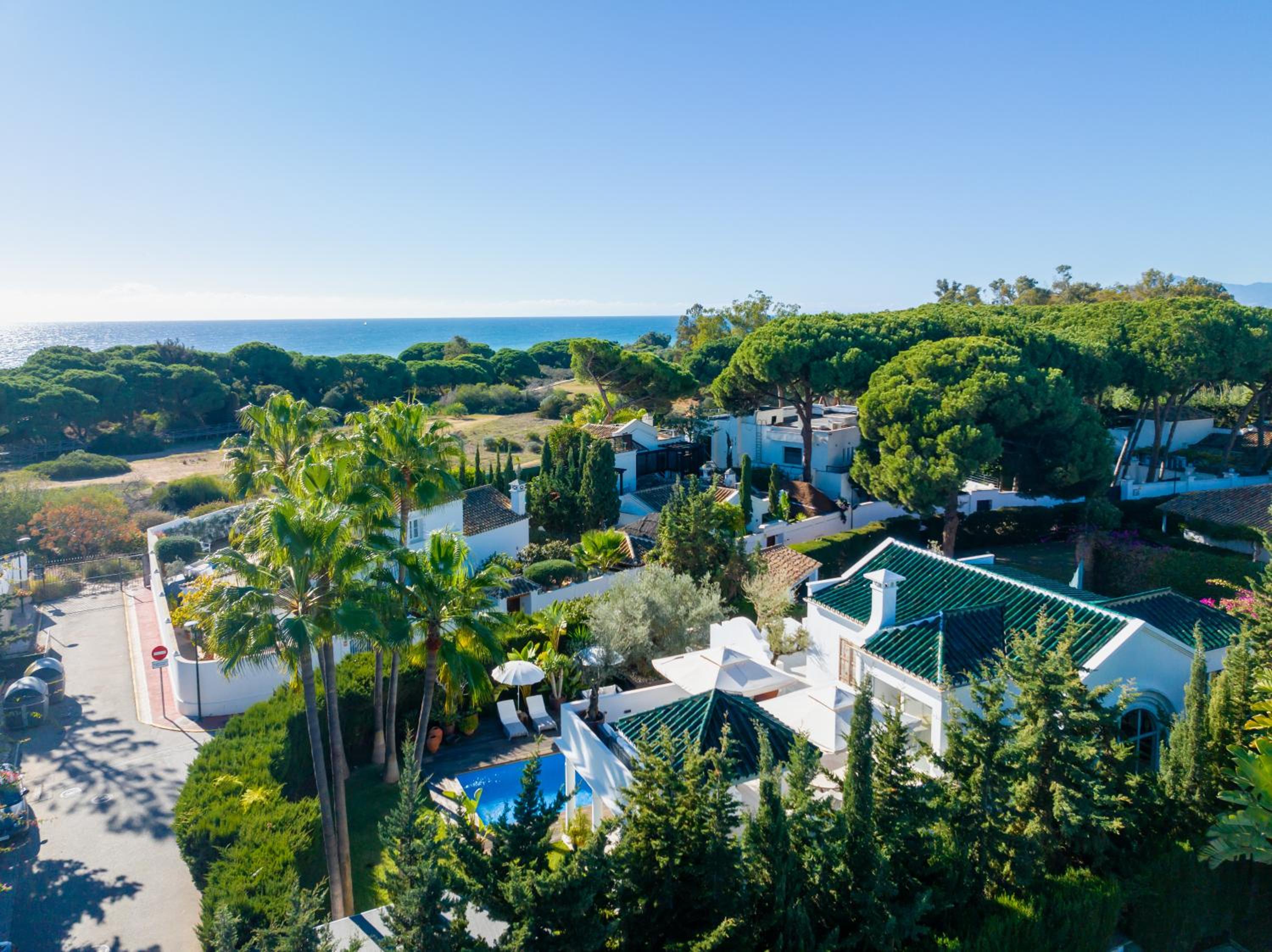 Unique Luxury Beach Side Villa with Heated Pool