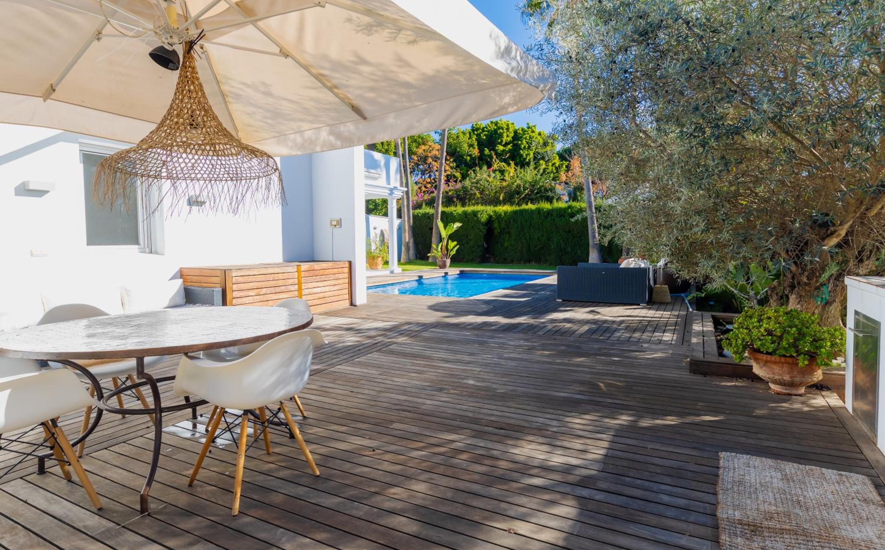 Unique Luxury Beach Side Villa with Heated Pool
