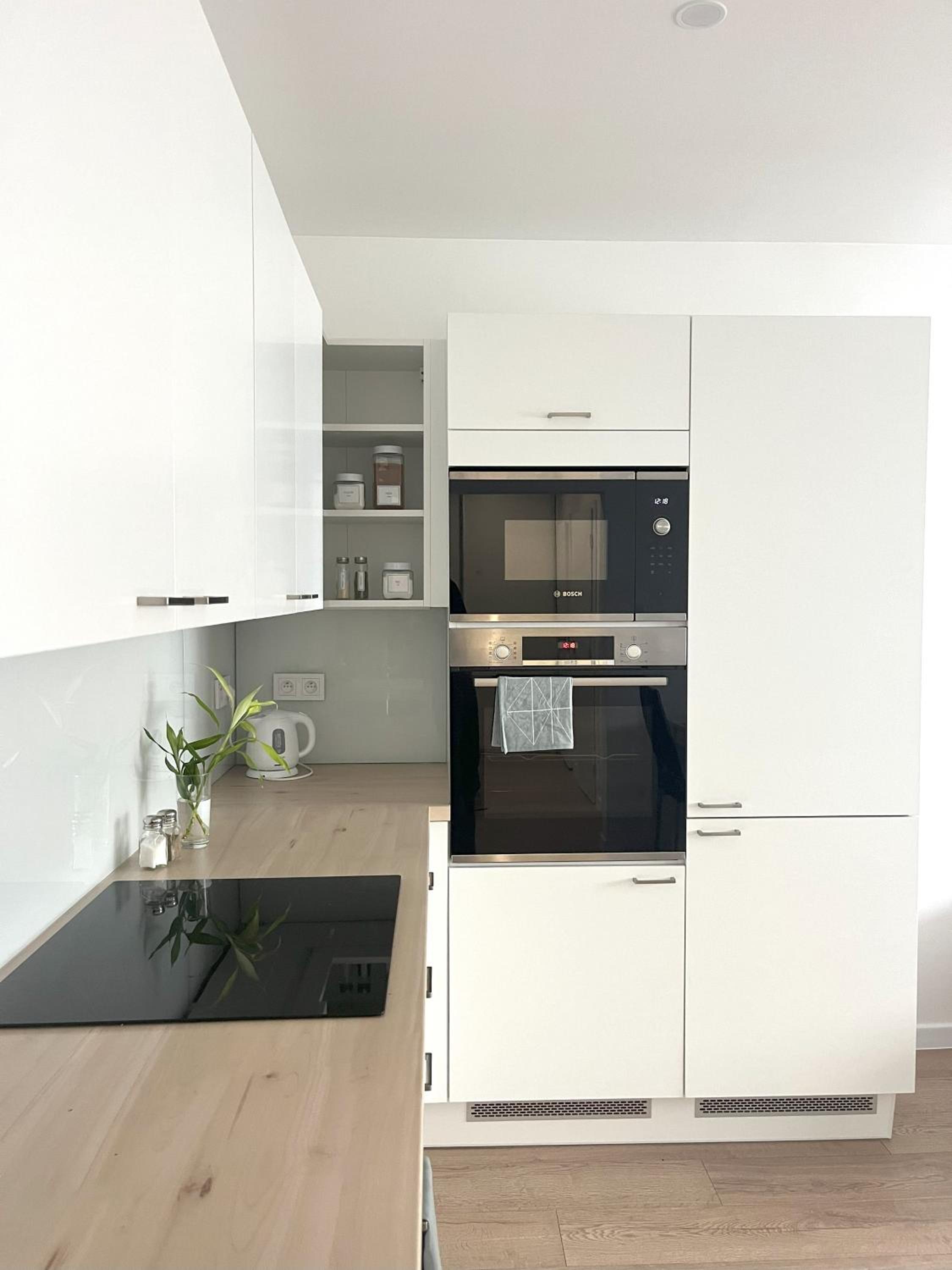 Elegant Escape apartment III - free parking, easy access to City Center view 2
