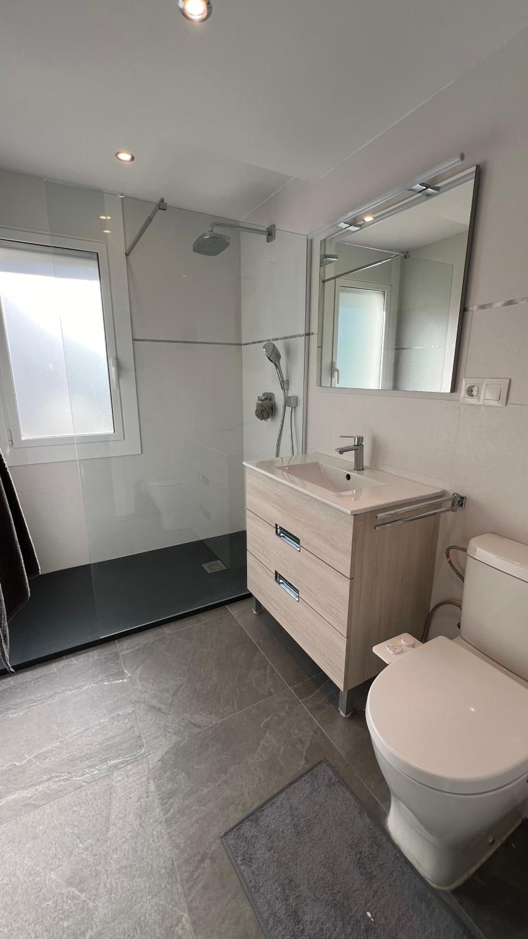 Precioso apartamento con vistas espectaculares de la Bahia Roses AV-48