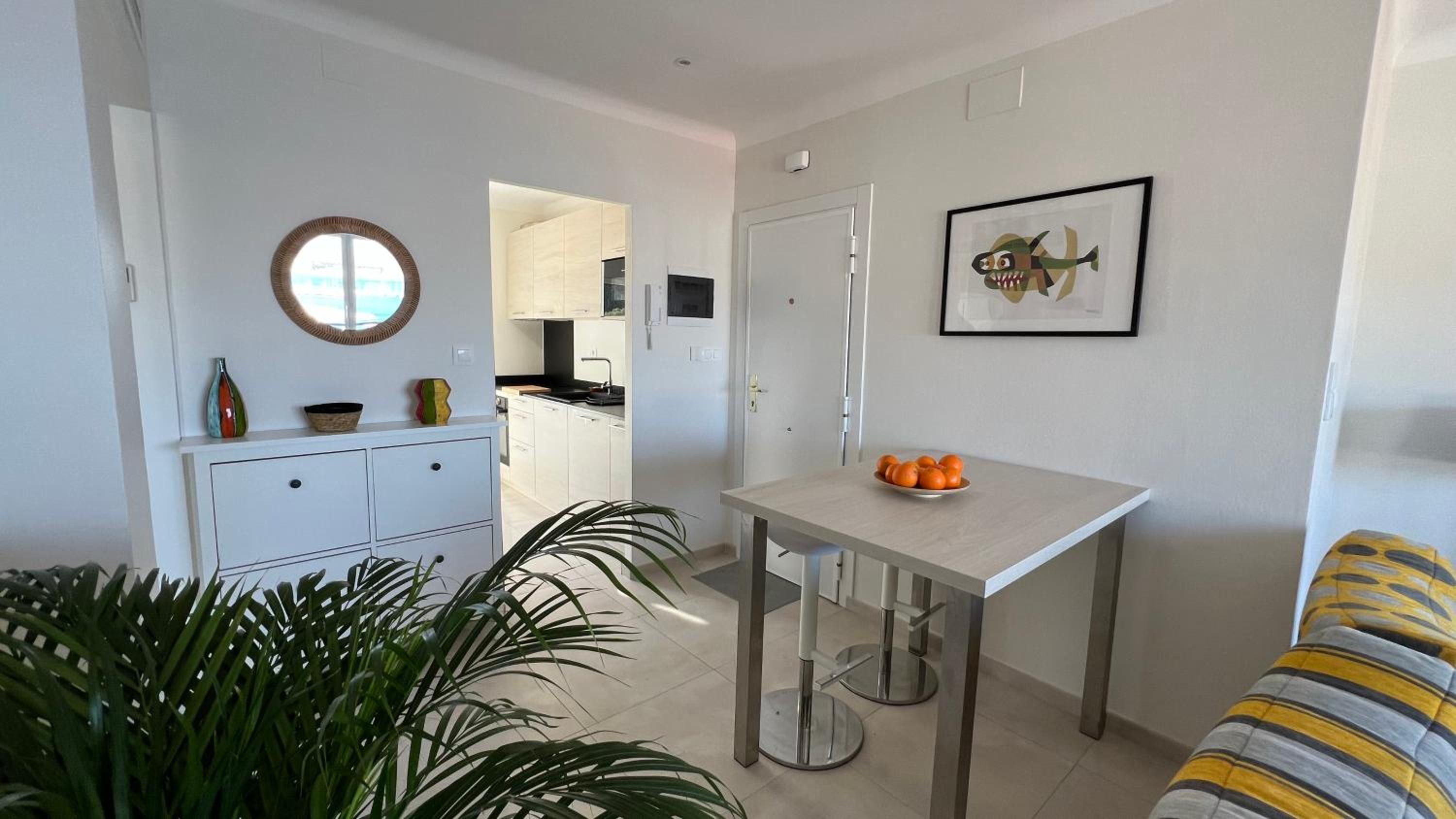 Precioso apartamento con vistas espectaculares de la Bahia Roses AV-48