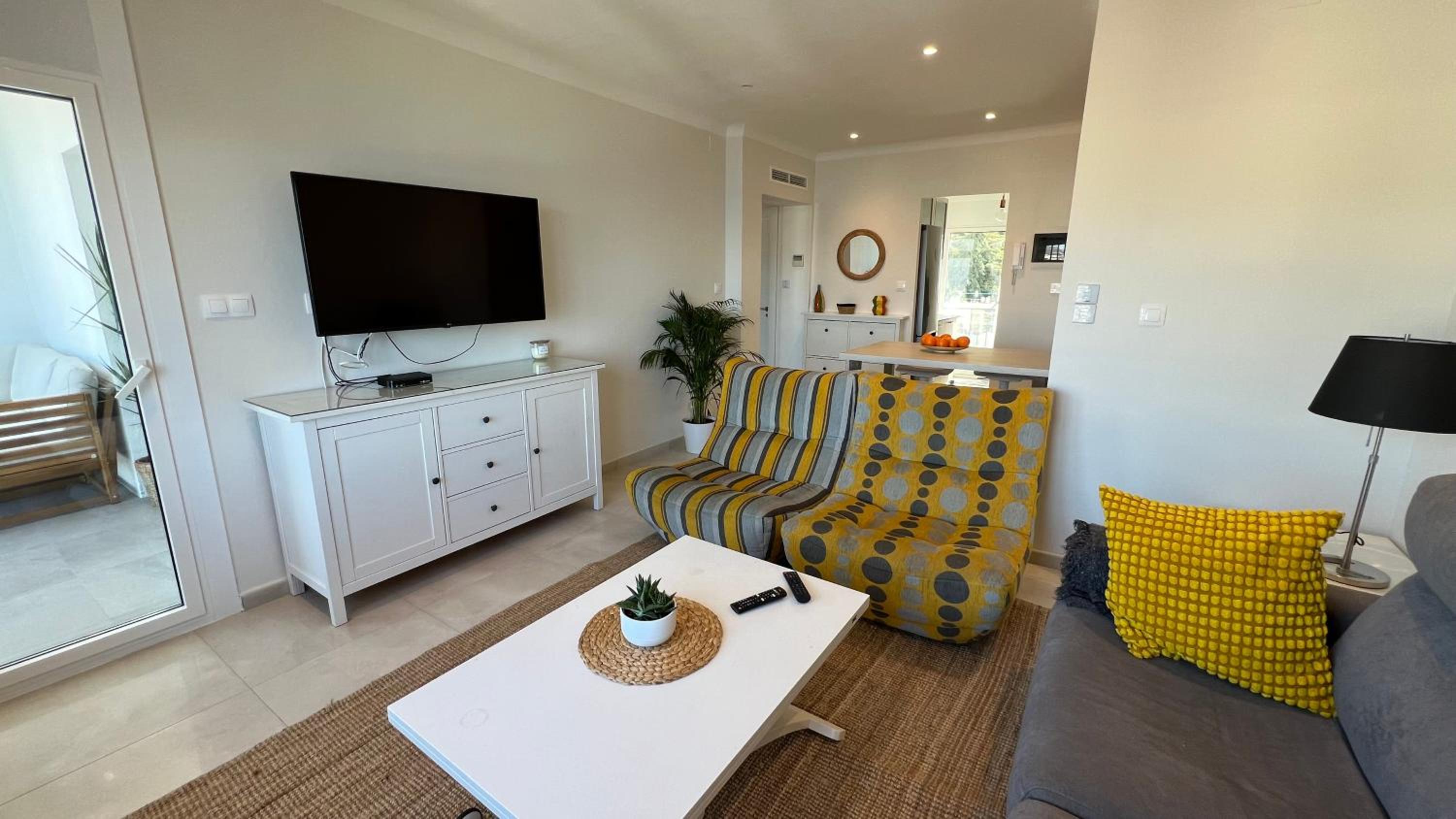 Precioso apartamento con vistas espectaculares de la Bahia Roses AV-48