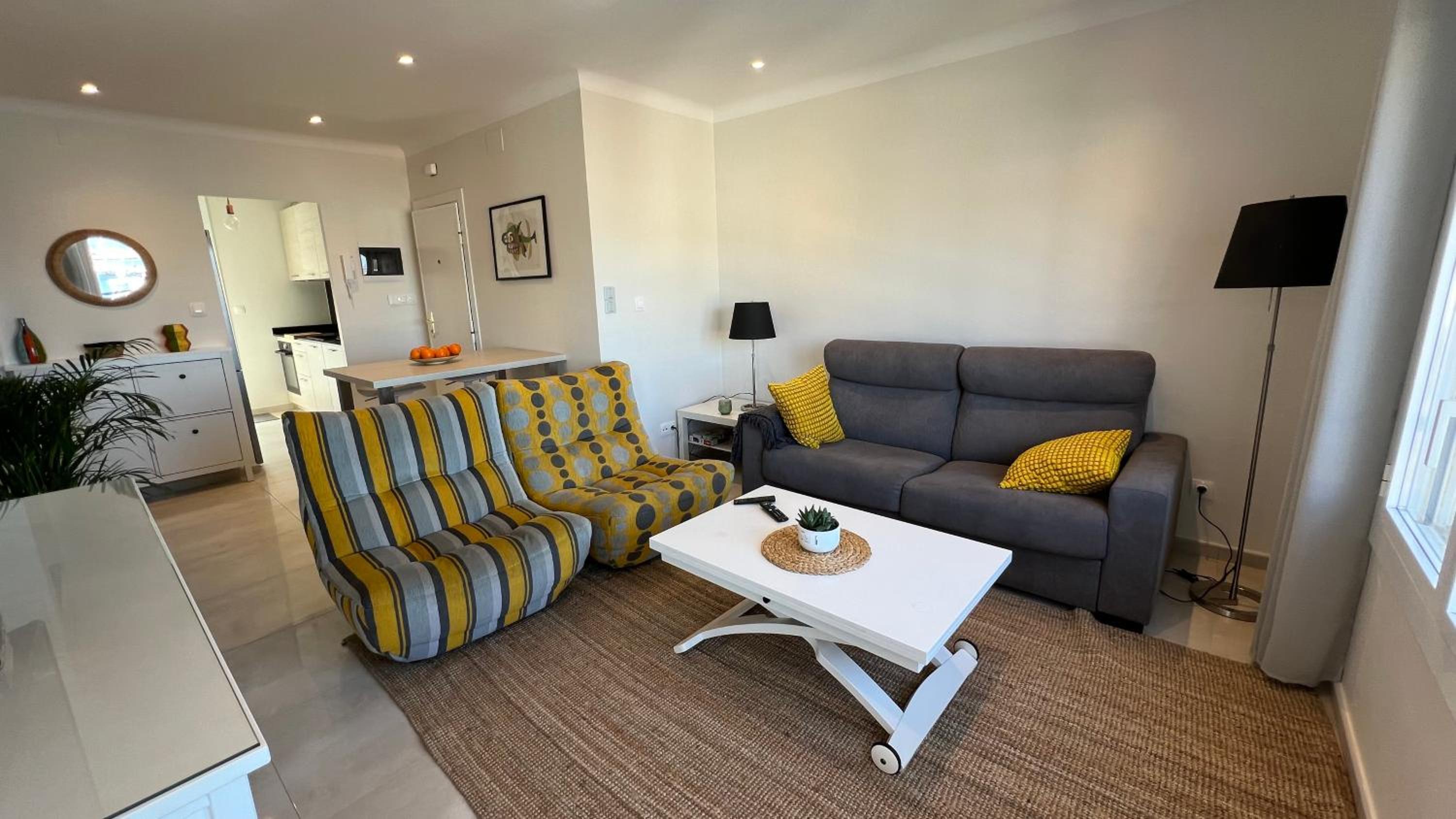 Precioso apartamento con vistas espectaculares de la Bahia Roses AV-48