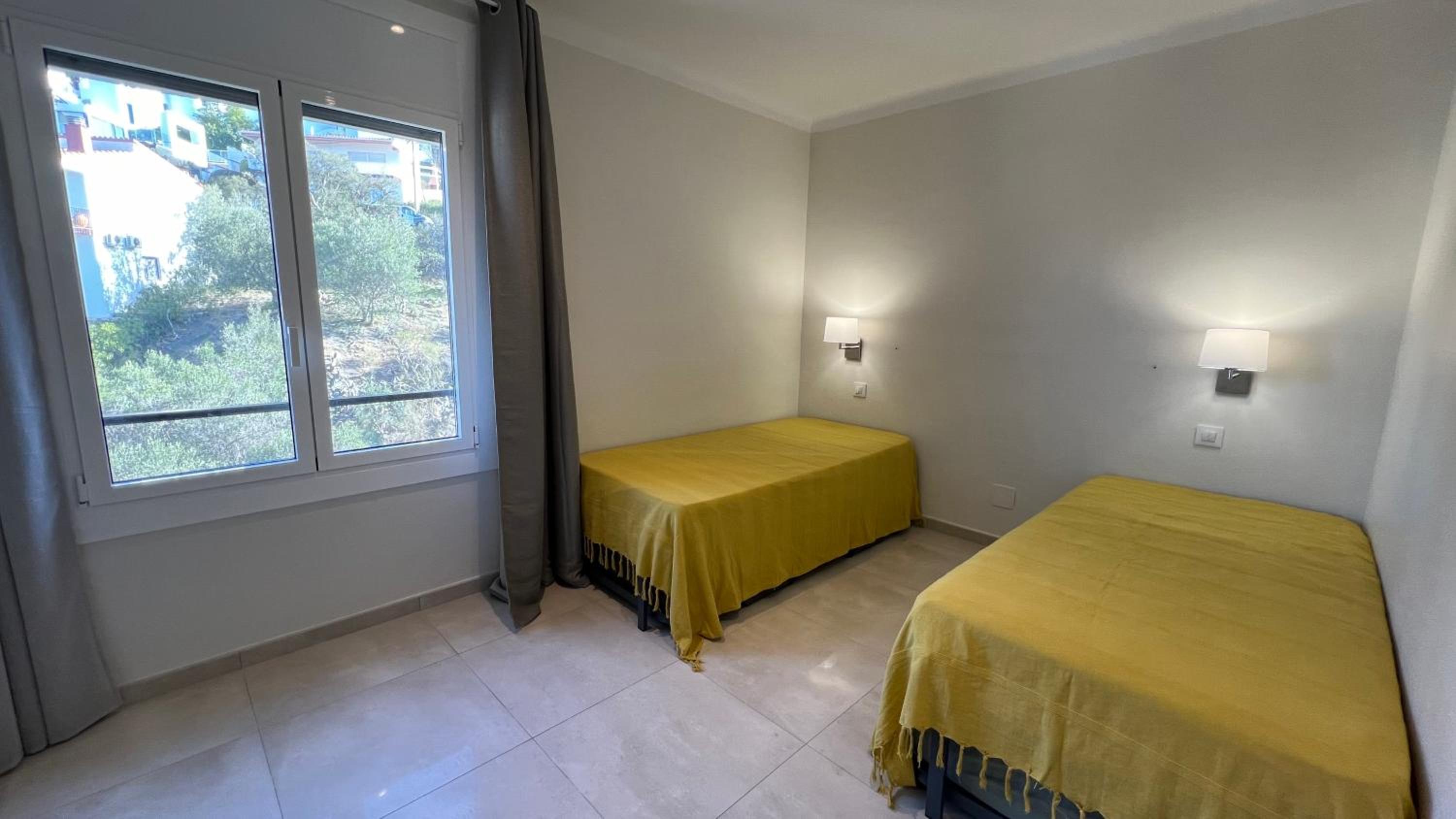 Precioso apartamento con vistas espectaculares de la Bahia Roses AV-48