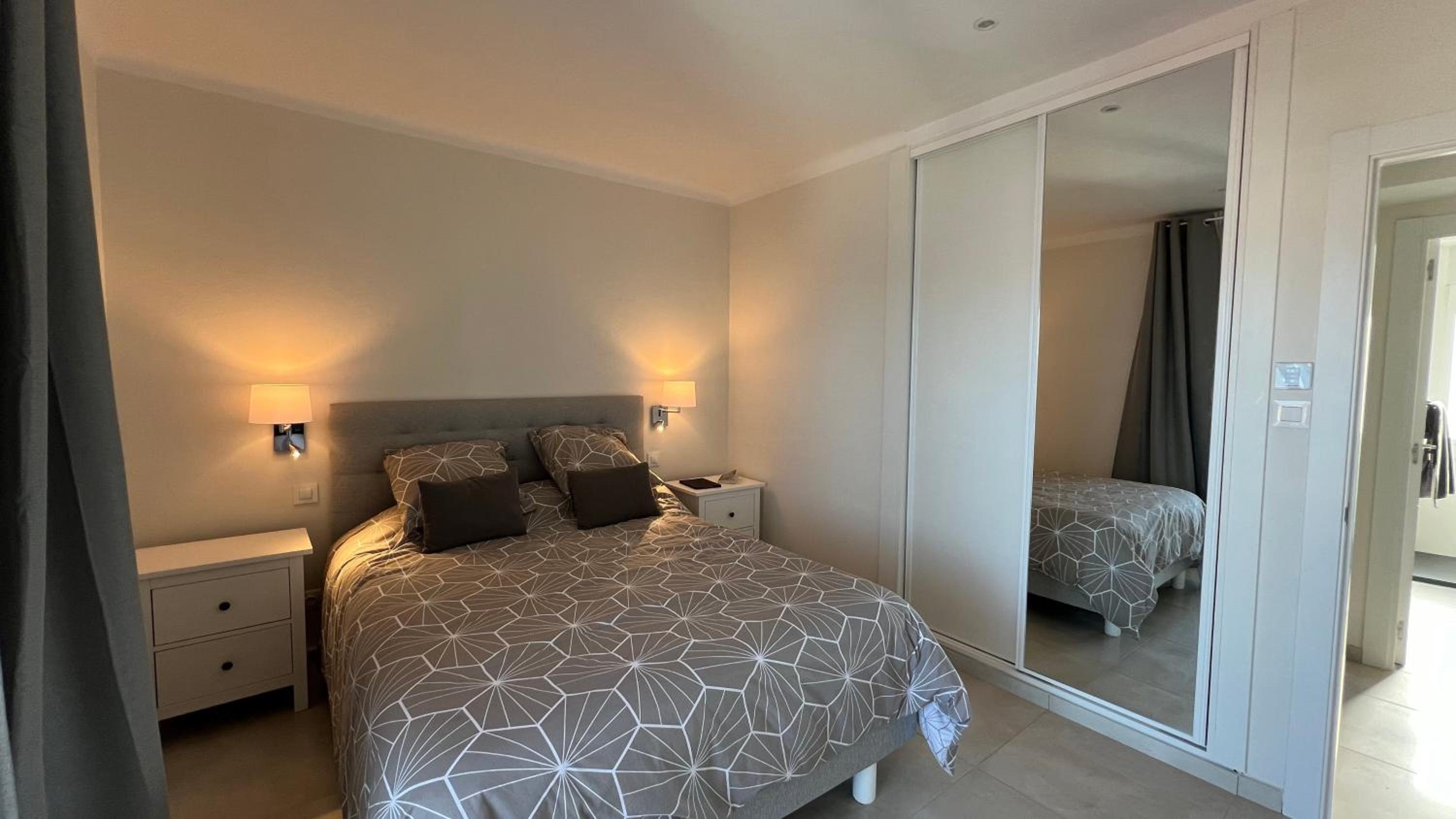 Precioso apartamento con vistas espectaculares de la Bahia Roses AV-48
