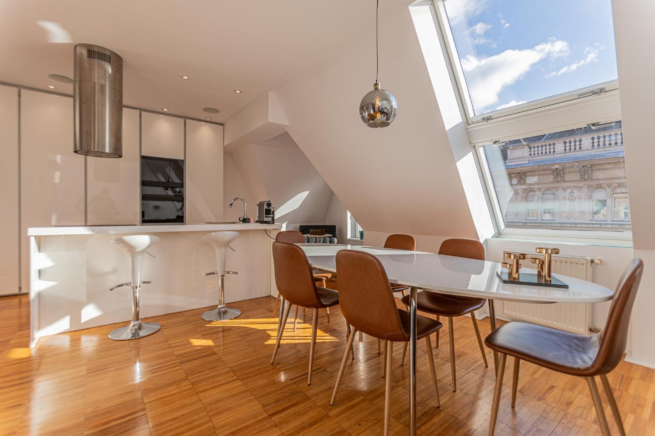 Modern Top Floor Apartment with a Terrace
