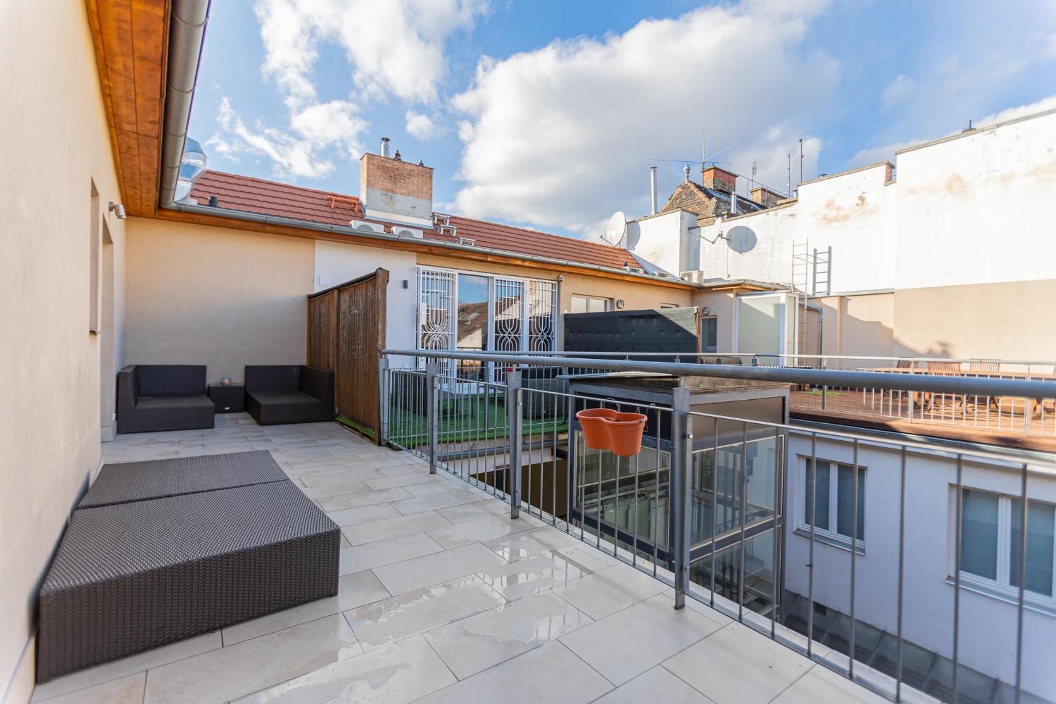 Modern Top Floor Apartment with a Terrace
