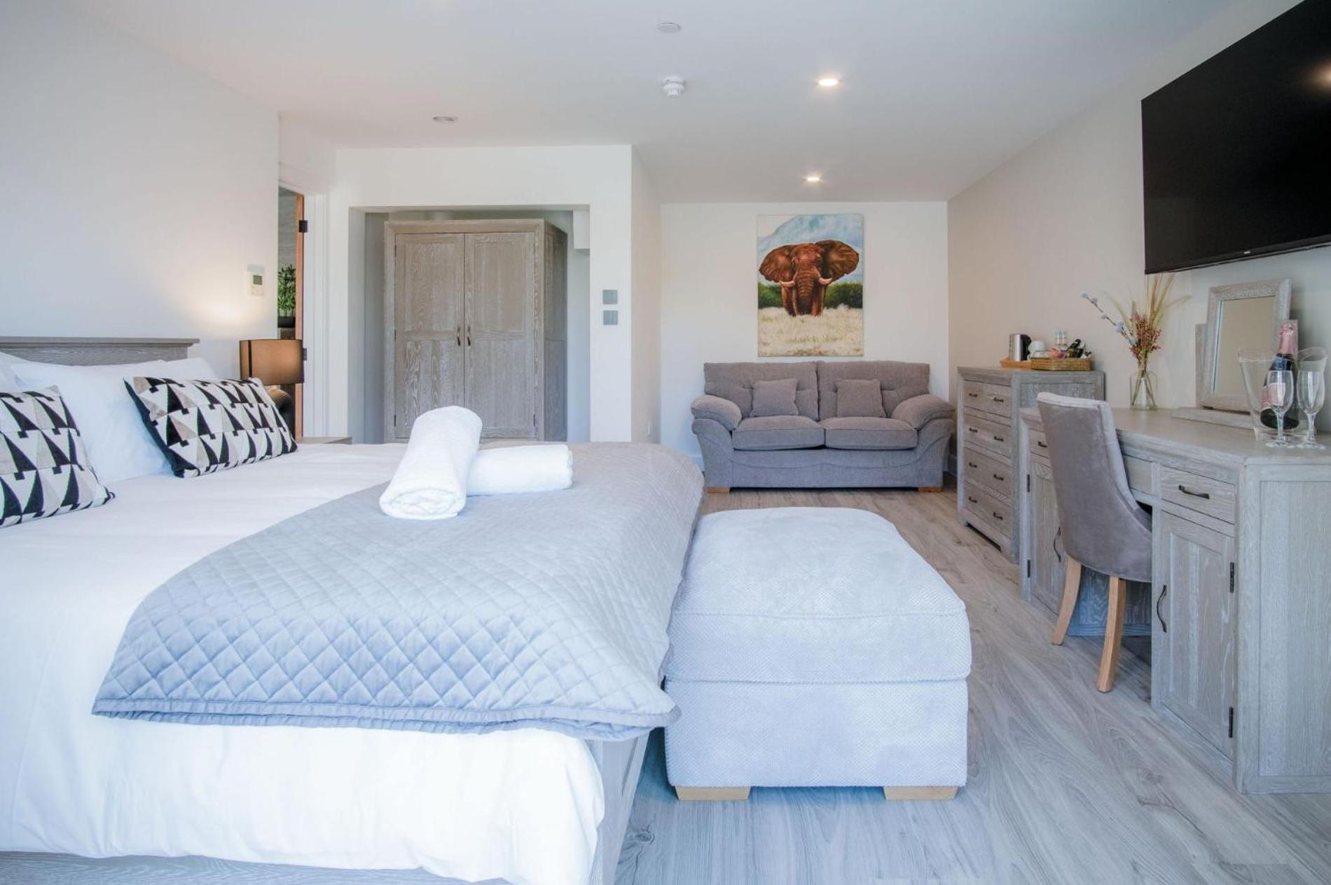 Suite 10 - Sleeping Giant Hotel - Pen Y Cae Inn view 4