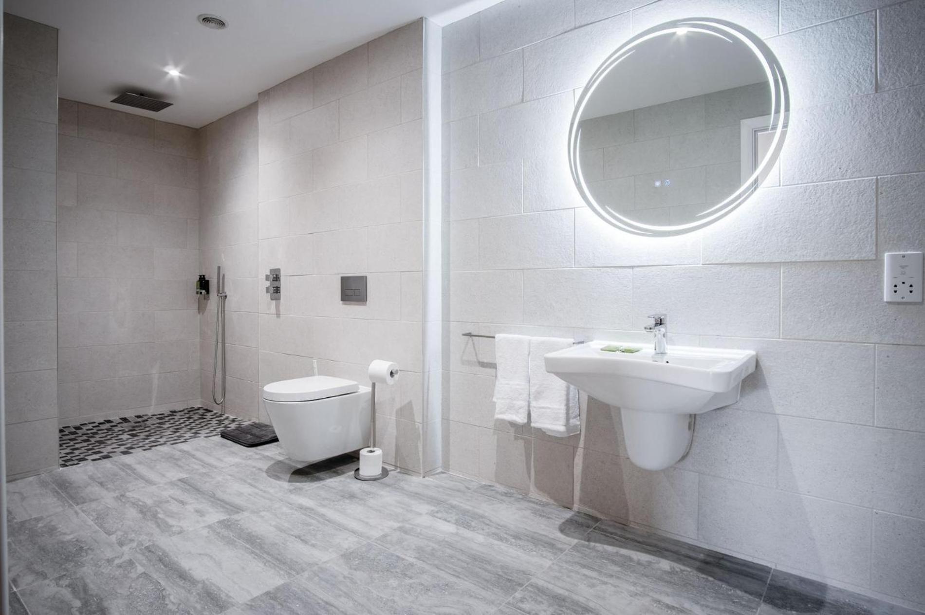 Suite 8 - Sleeping Giant Hotel - Pen Y Cae Inn