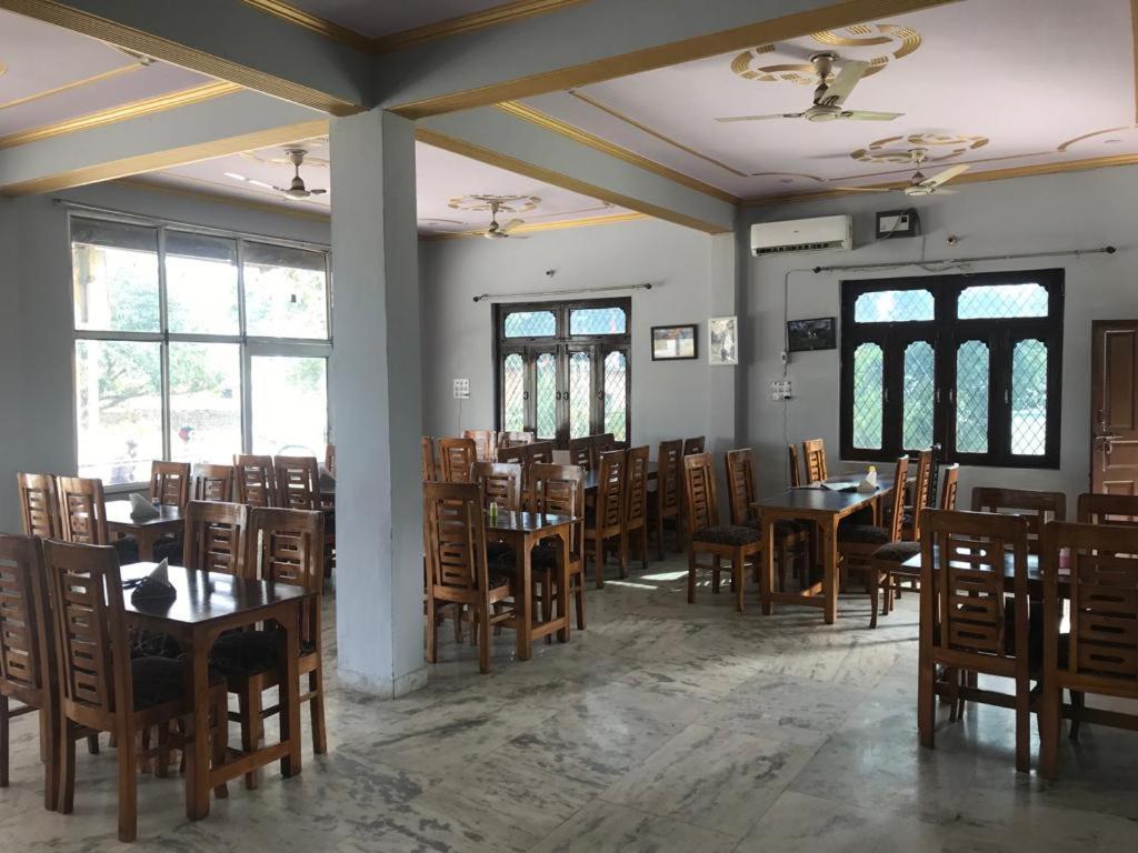 Wave Restaurant Guest House and Bar view 5