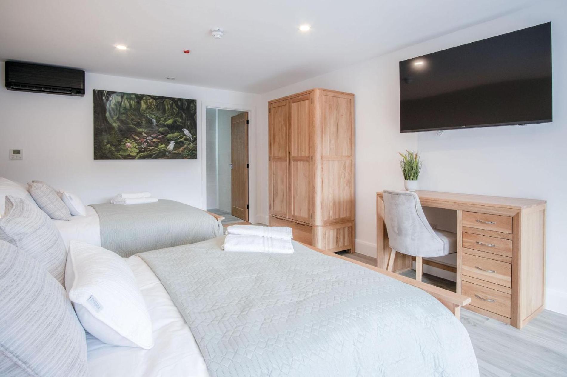 Suite 8 - Sleeping Giant Hotel - Pen Y Cae Inn