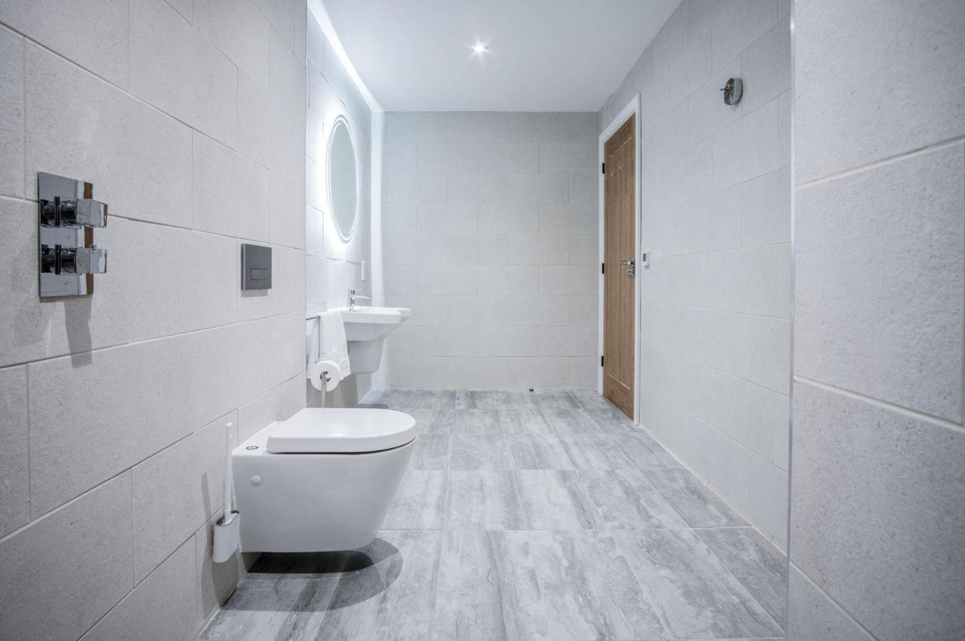 Suite 8 - Sleeping Giant Hotel - Pen Y Cae Inn