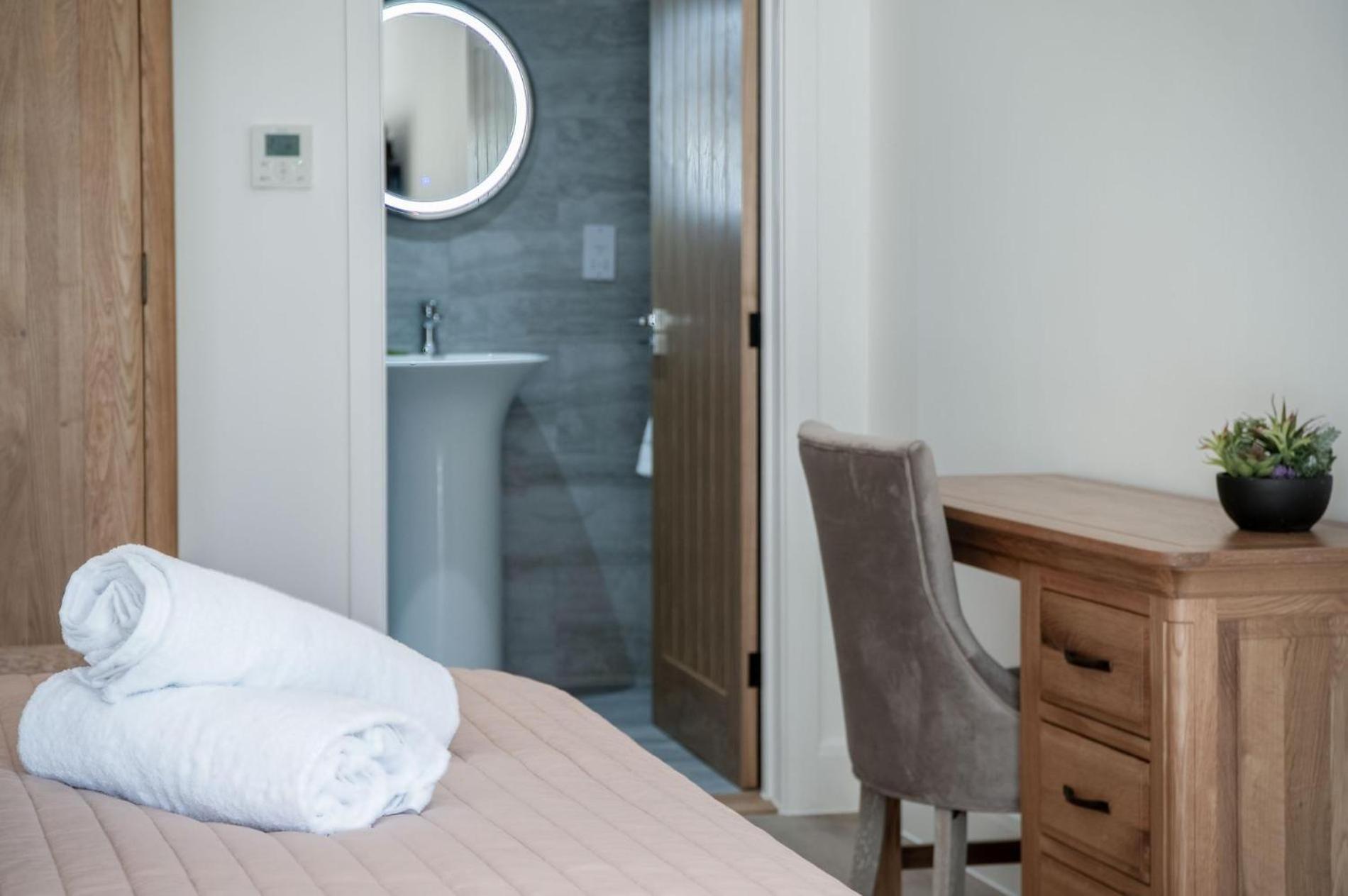 Suite 12 - Sleeping Giant Hotel - Pen Y Cae Inn