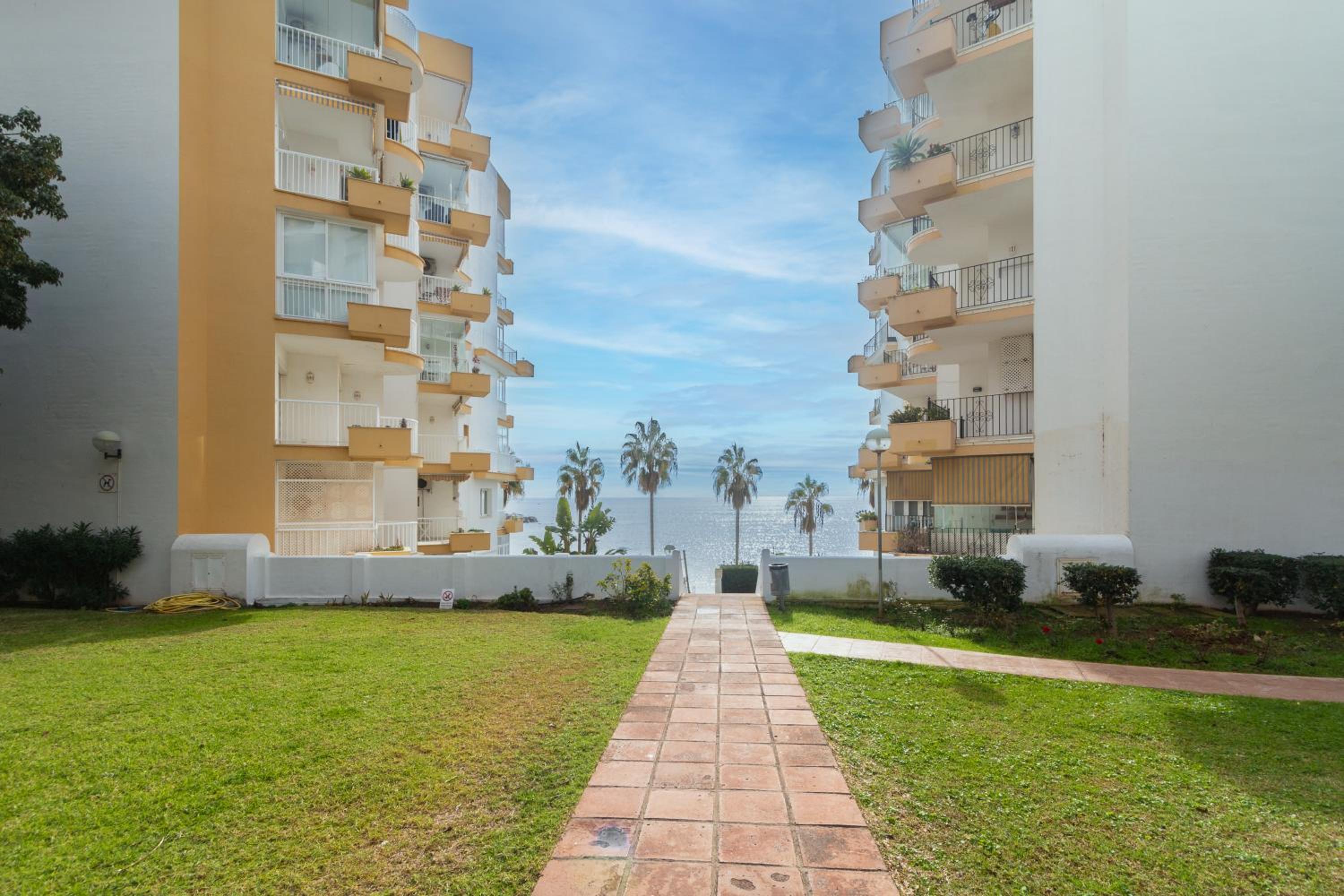 Large Apartment Marbella del Mar