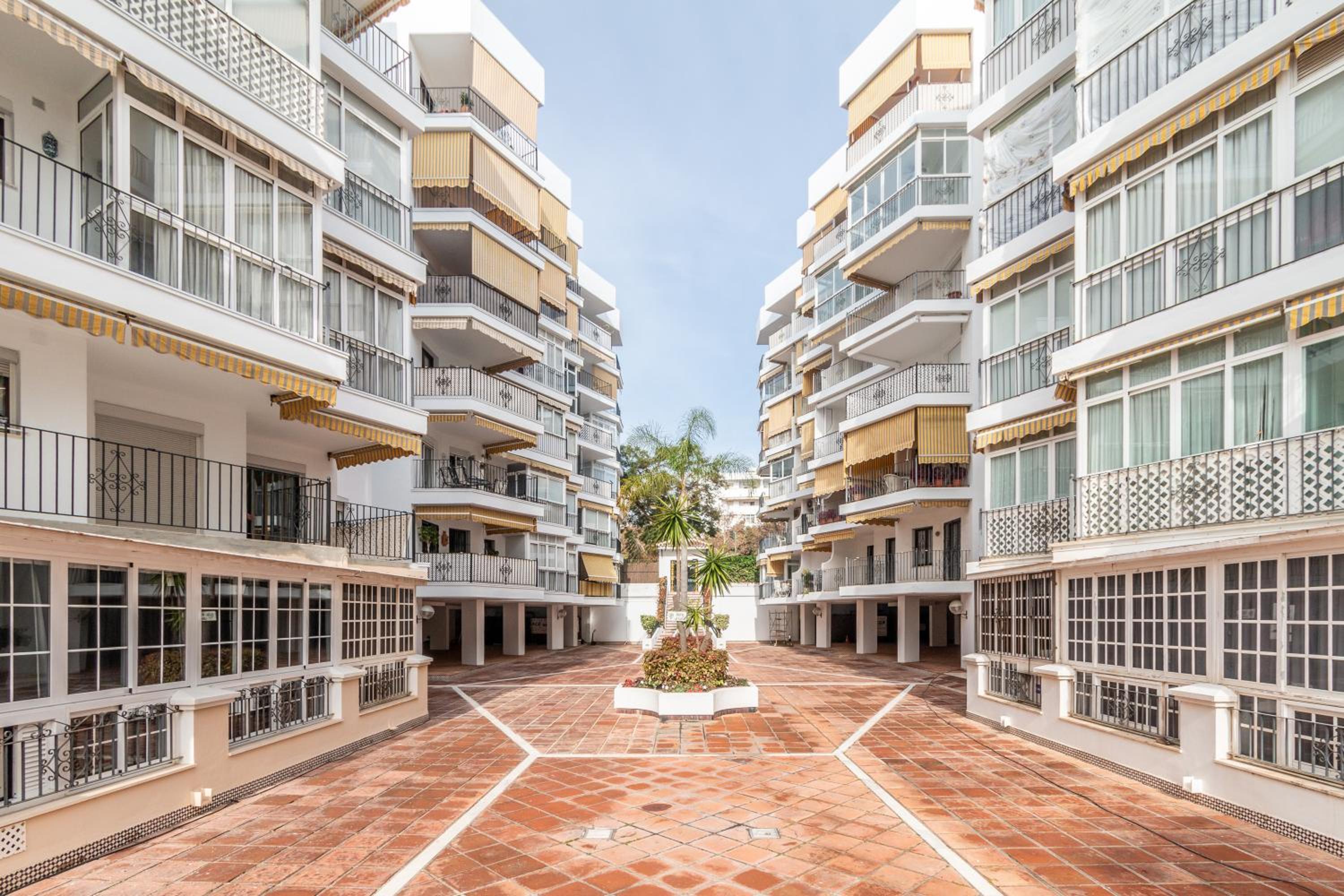 Large Apartment Marbella del Mar