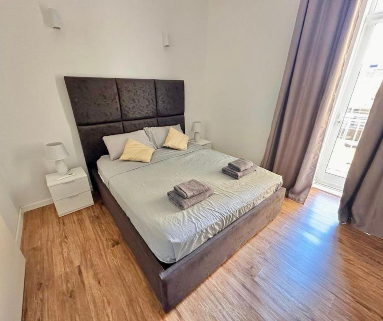 Central and modern Valletta flat view 5