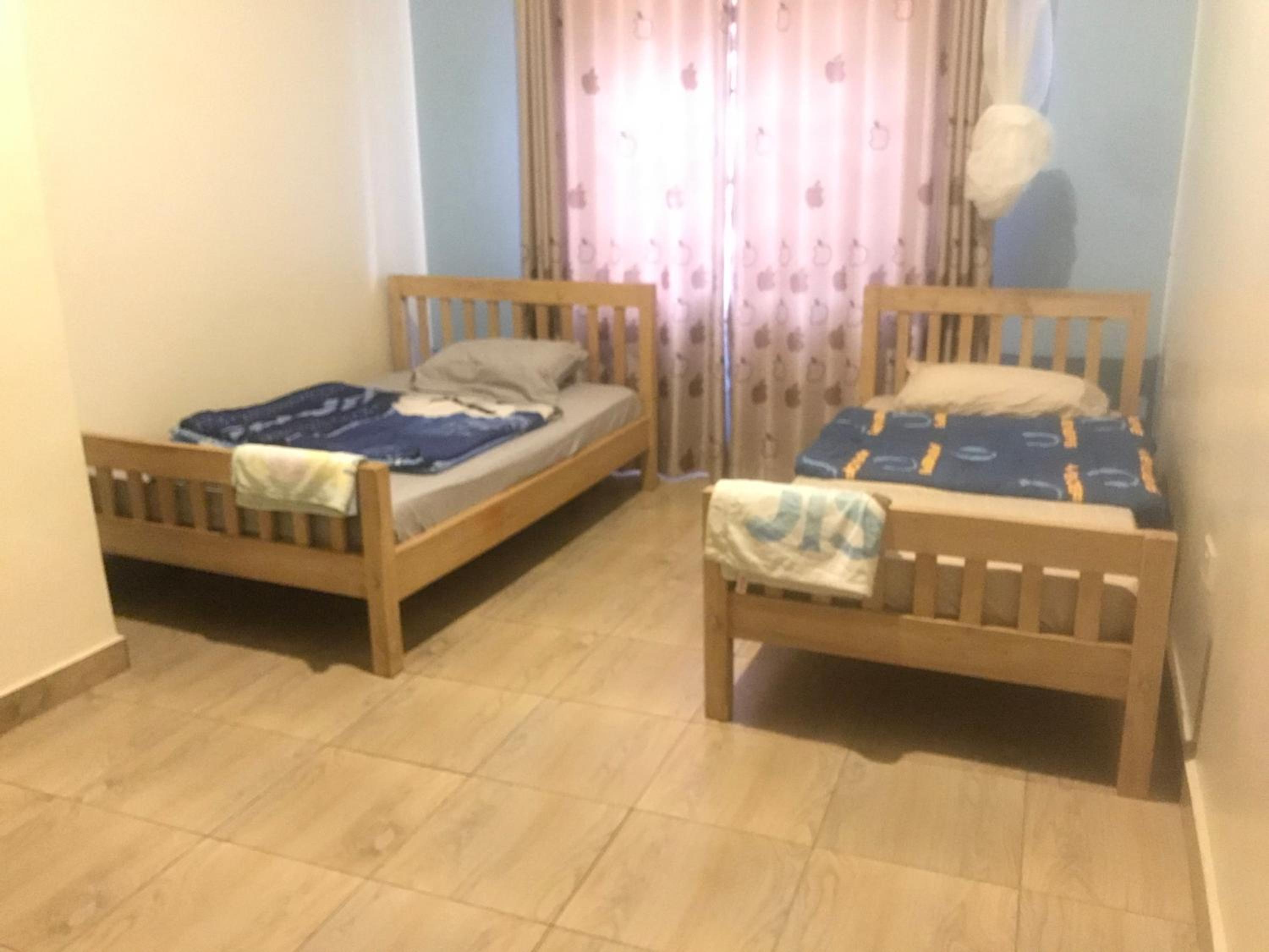 Cheerful 3 Bedroom house with ample parking space. view 3