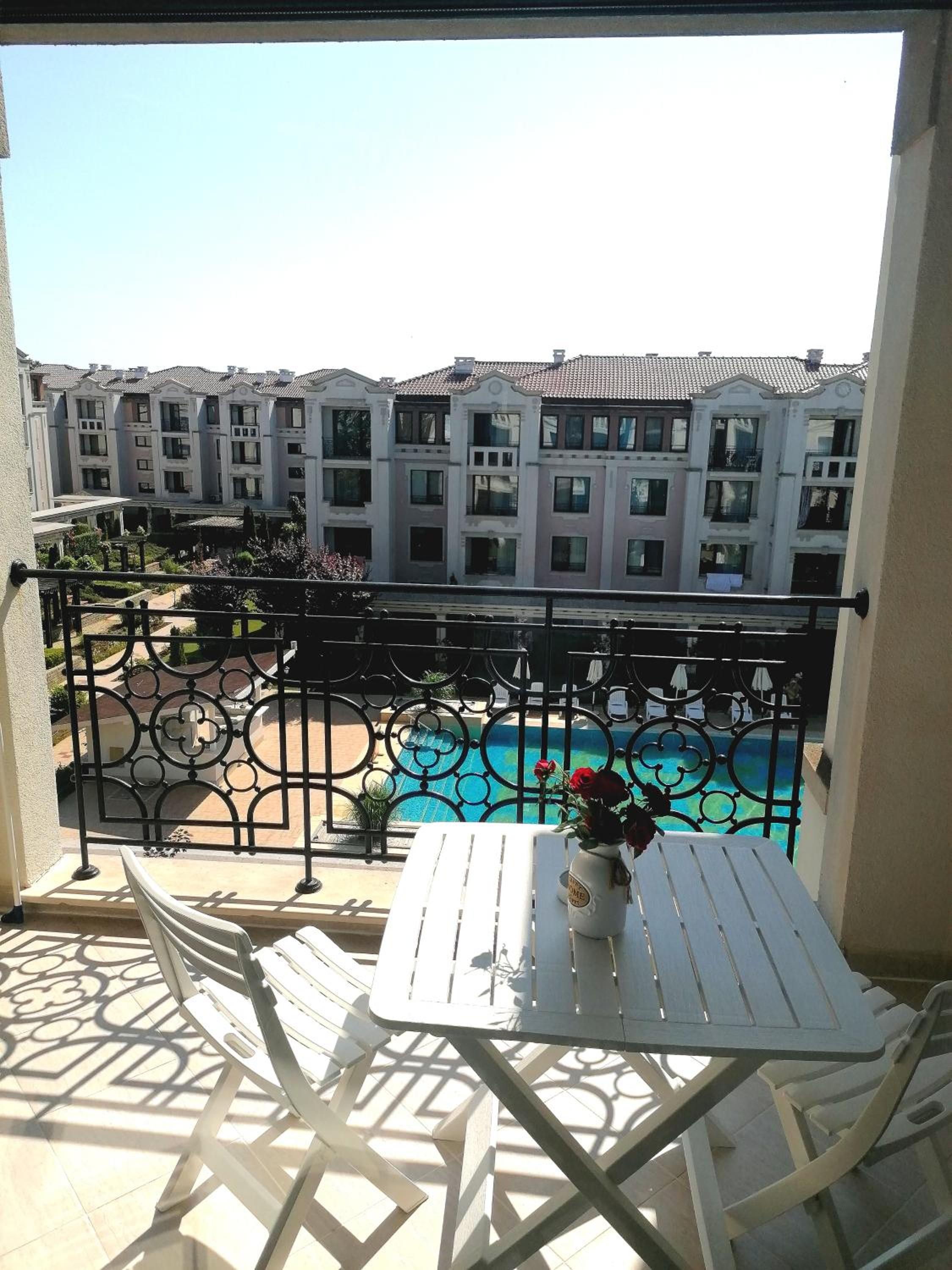 Apartment White dolphin GreeenLife