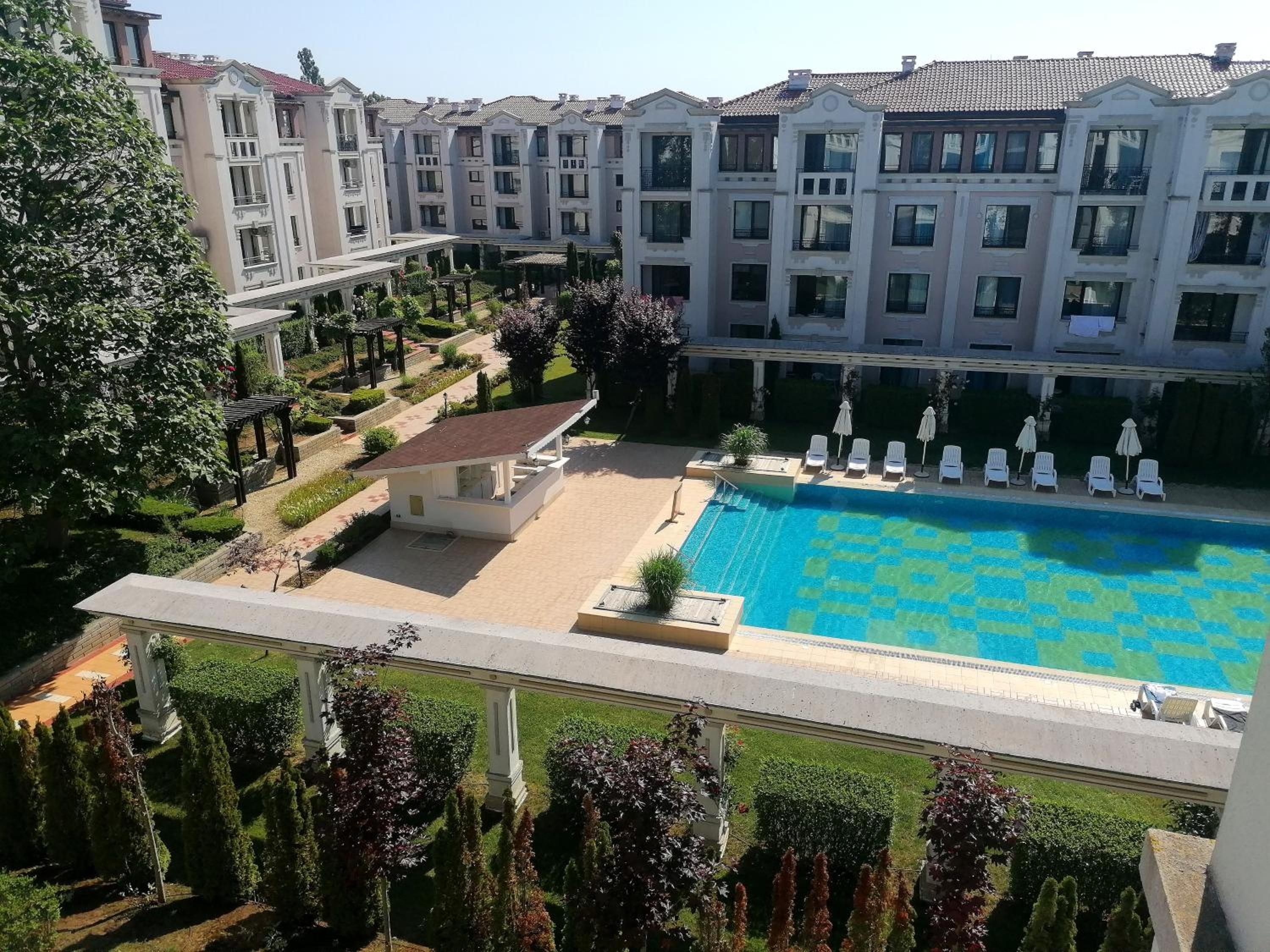Apartment White dolphin GreeenLife